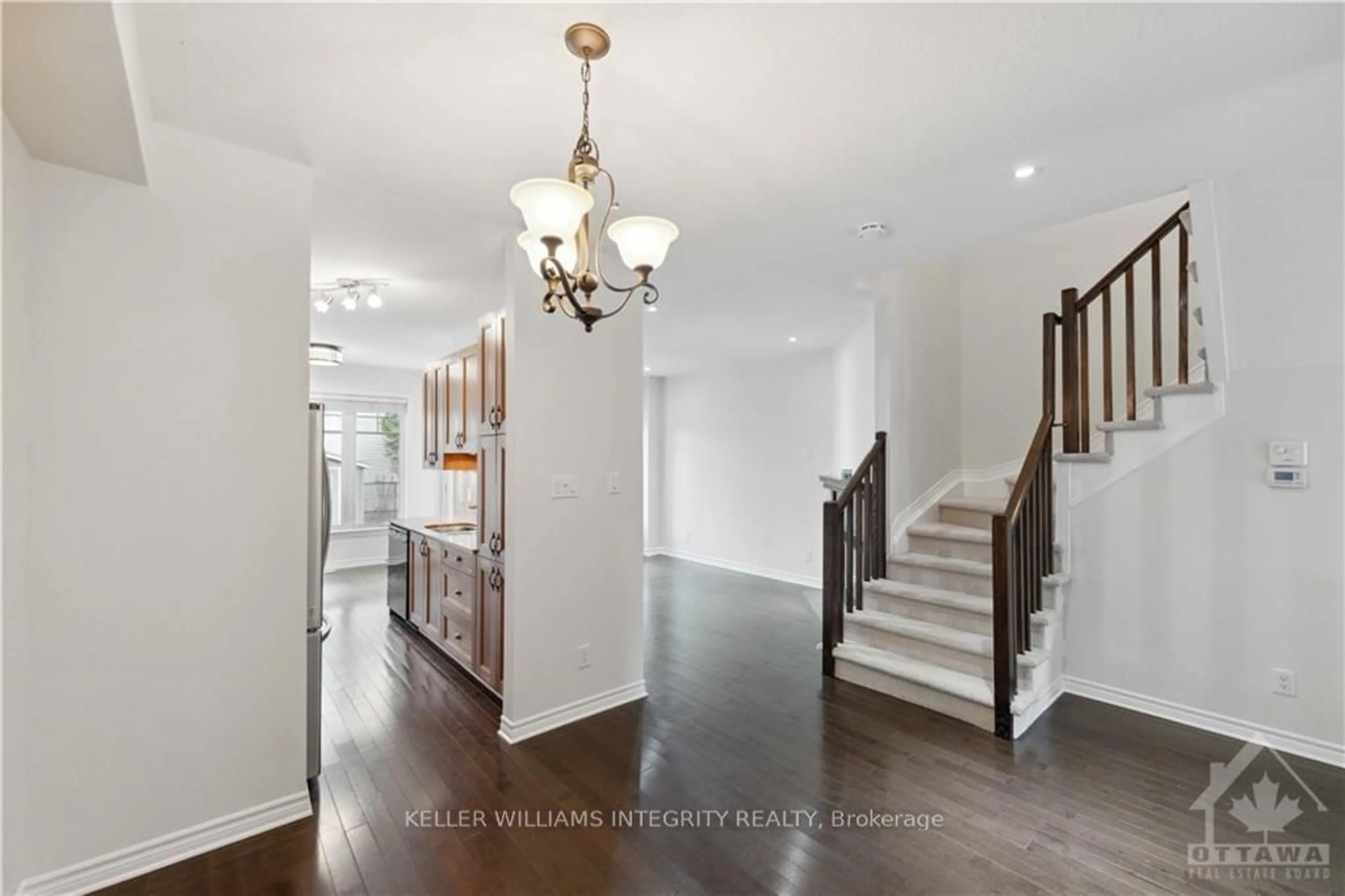 Indoor entryway, wood floors for 103 MOJAVE Cres, Stittsville - Munster - Richmond Ontario K2S 0B6