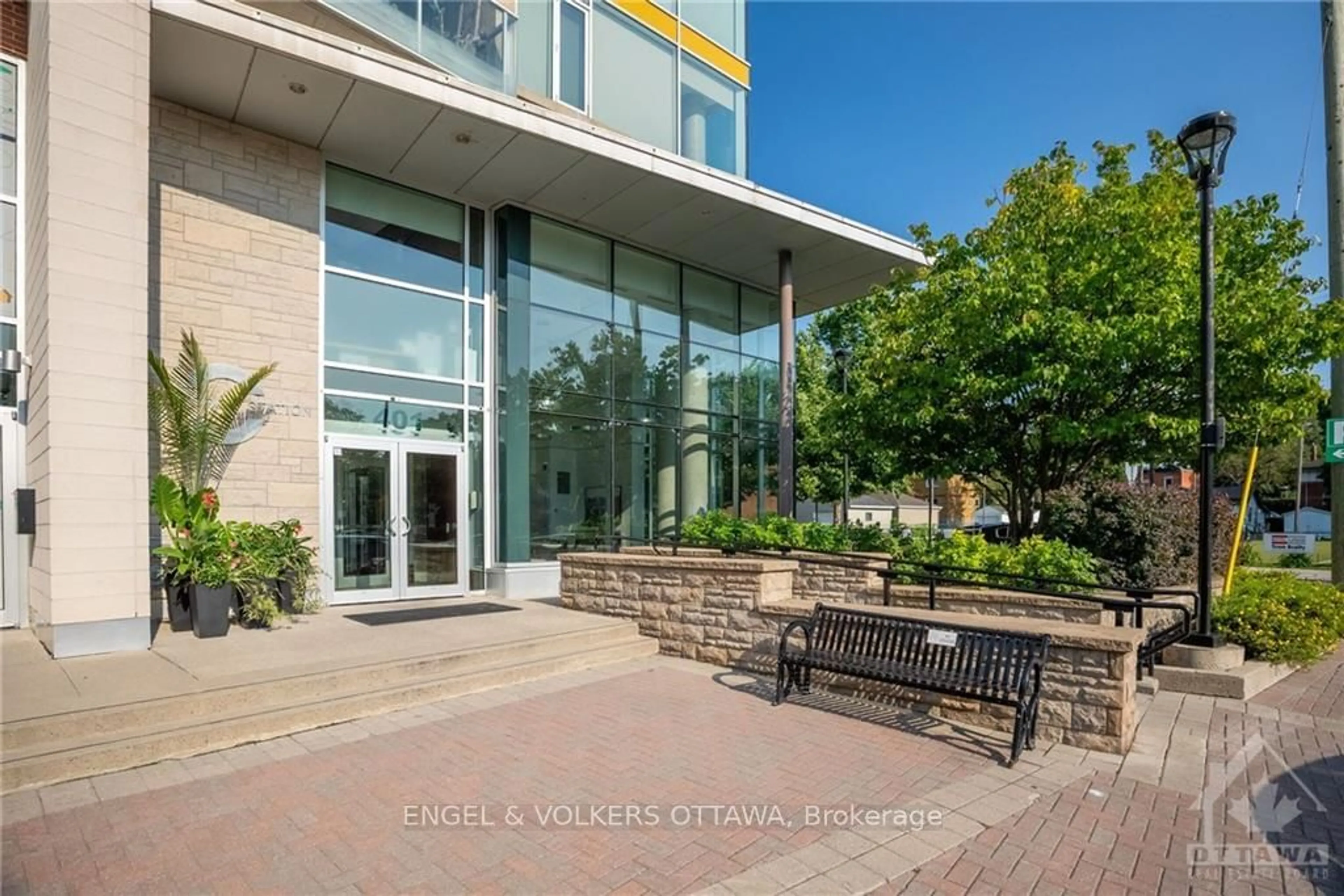 A pic from exterior of the house or condo, the front or back of building for 401 GOLDEN Ave #1003, Carlingwood - Westboro and Area Ontario K2A 1H4