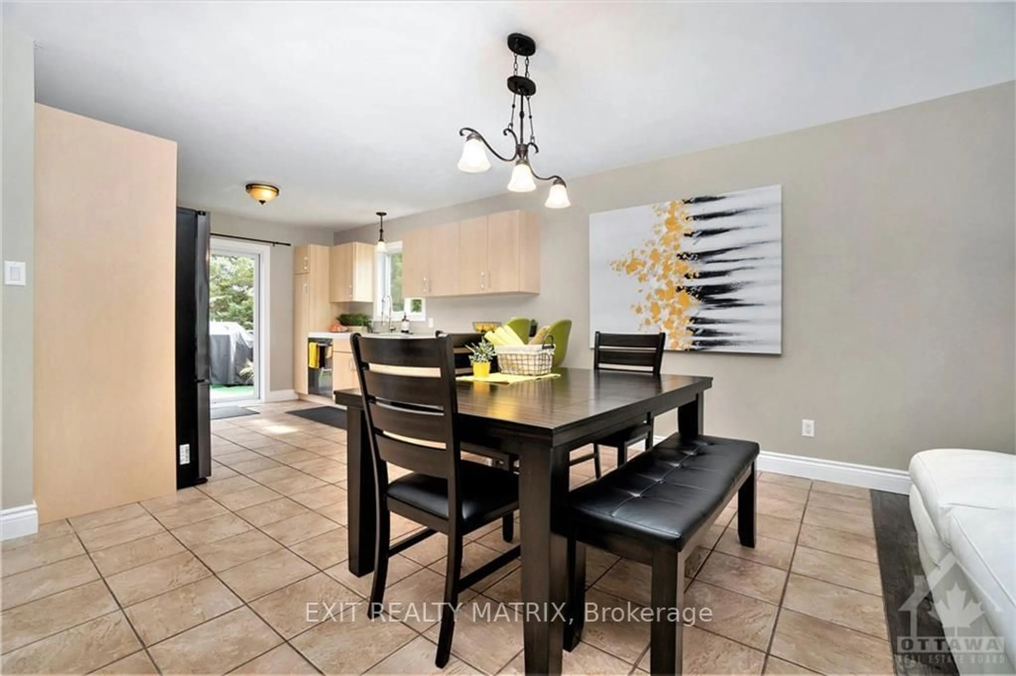 Dining room, ceramic floors, cottage for 6 TELEGRAPH Ave, Alfred and Plantagenet Ontario K0A 1A0