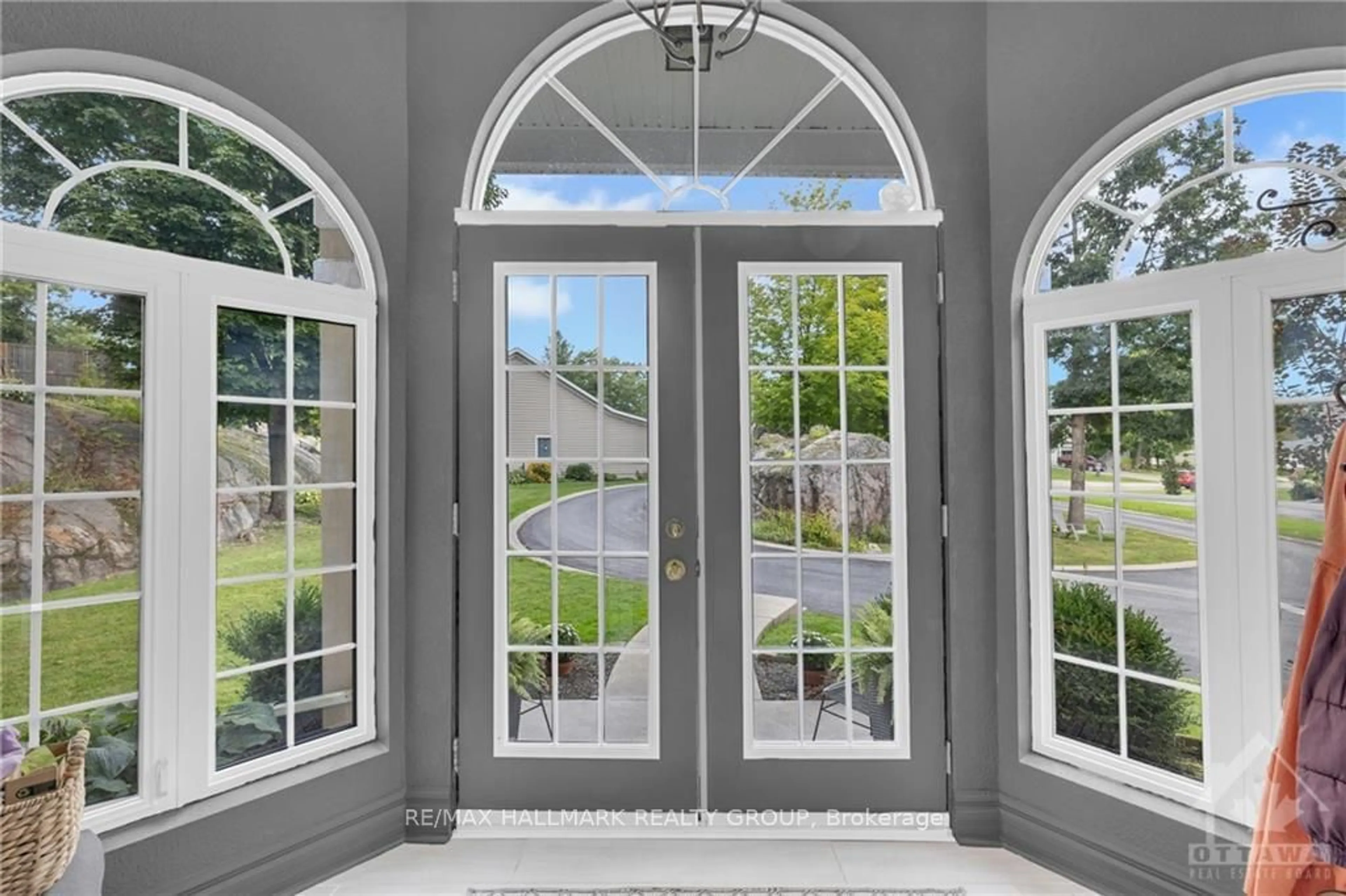 Indoor entryway, wood floors for 220 GARFIELD St, Gananoque Ontario K7G 3G2