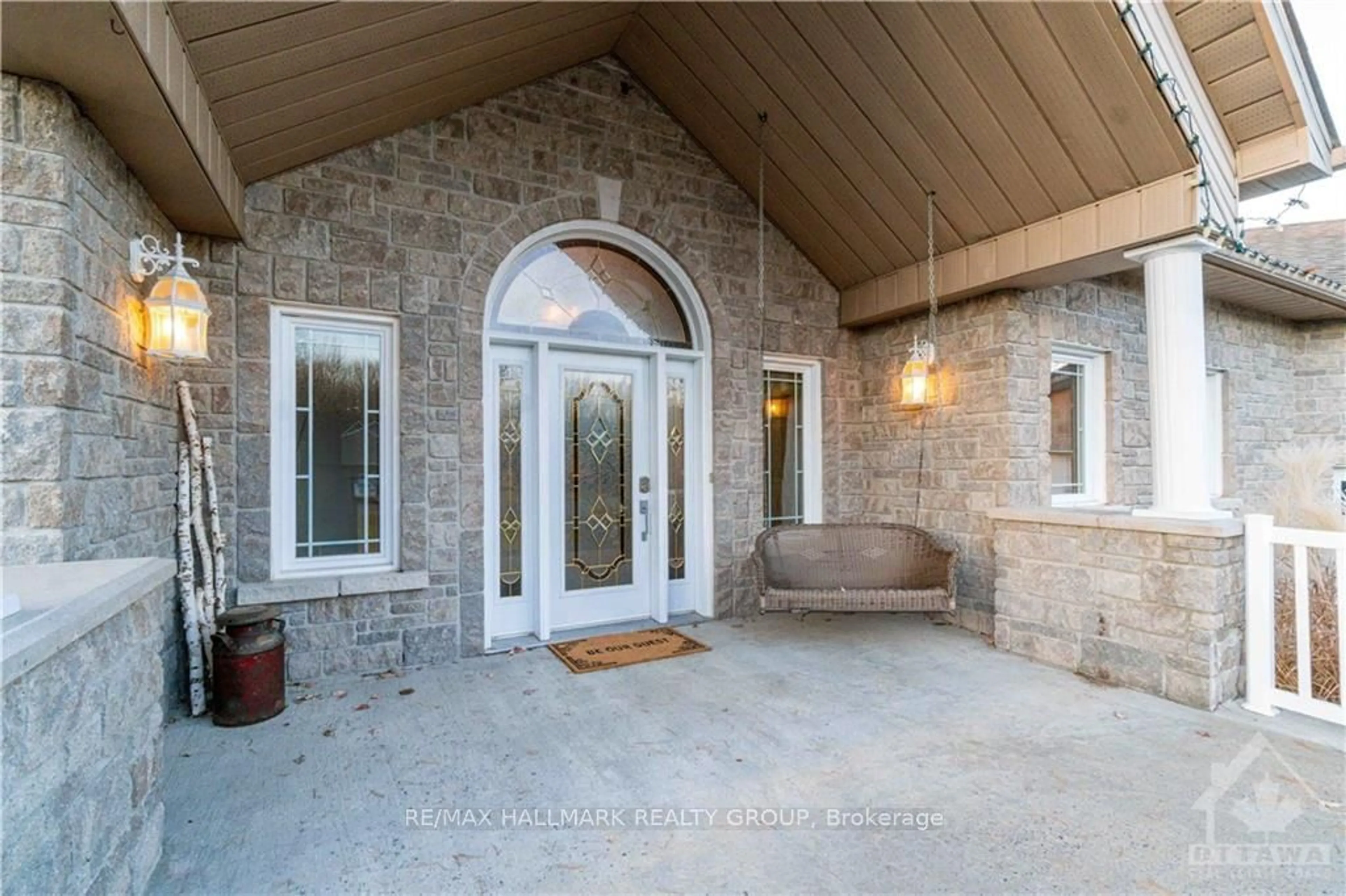 Indoor entryway, cement floor for 2081 FRANCHE Rd, The Nation Ontario K0A 1M0