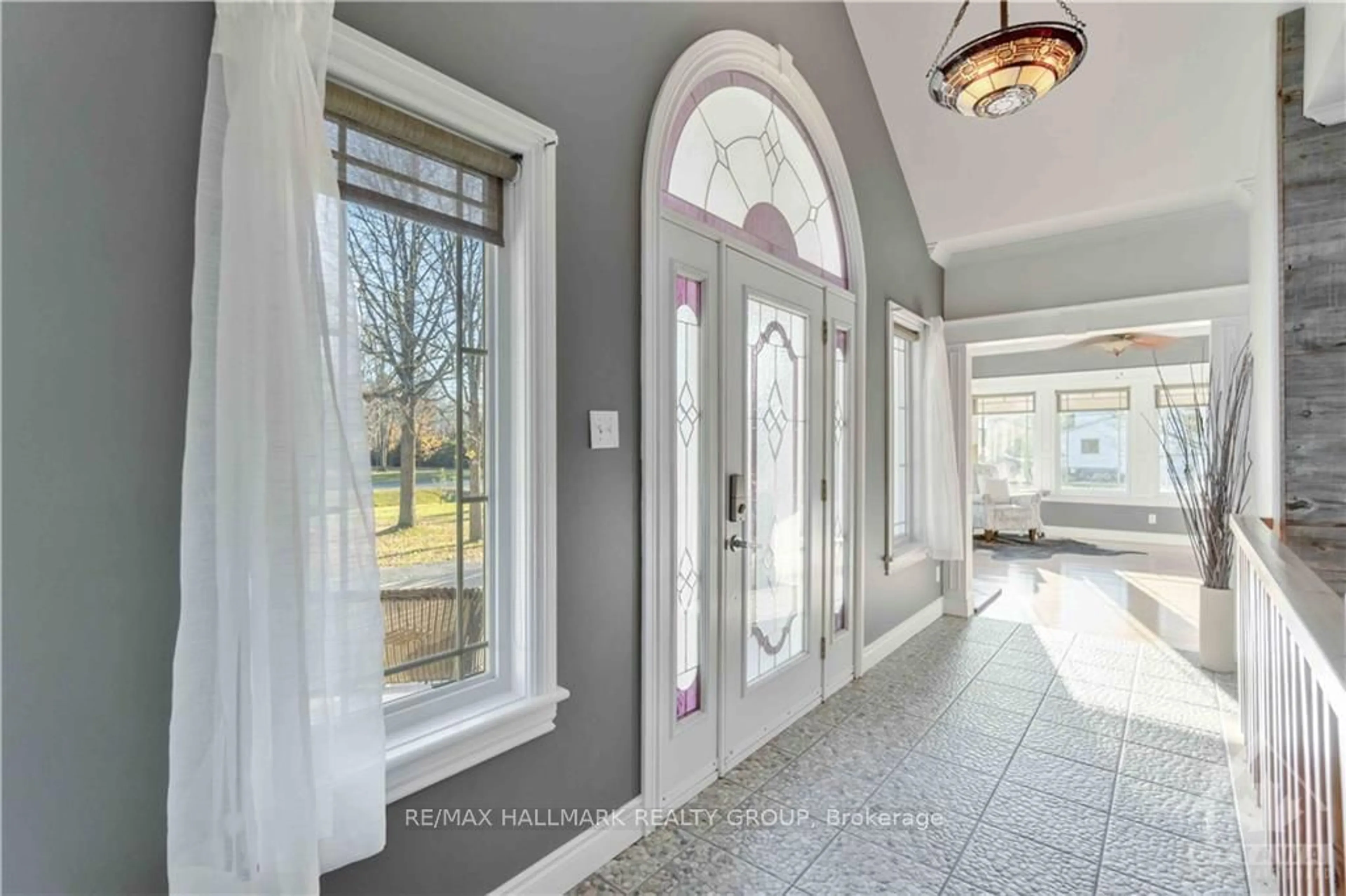 Indoor entryway, cement floor for 2081 FRANCHE Rd, The Nation Ontario K0A 1M0