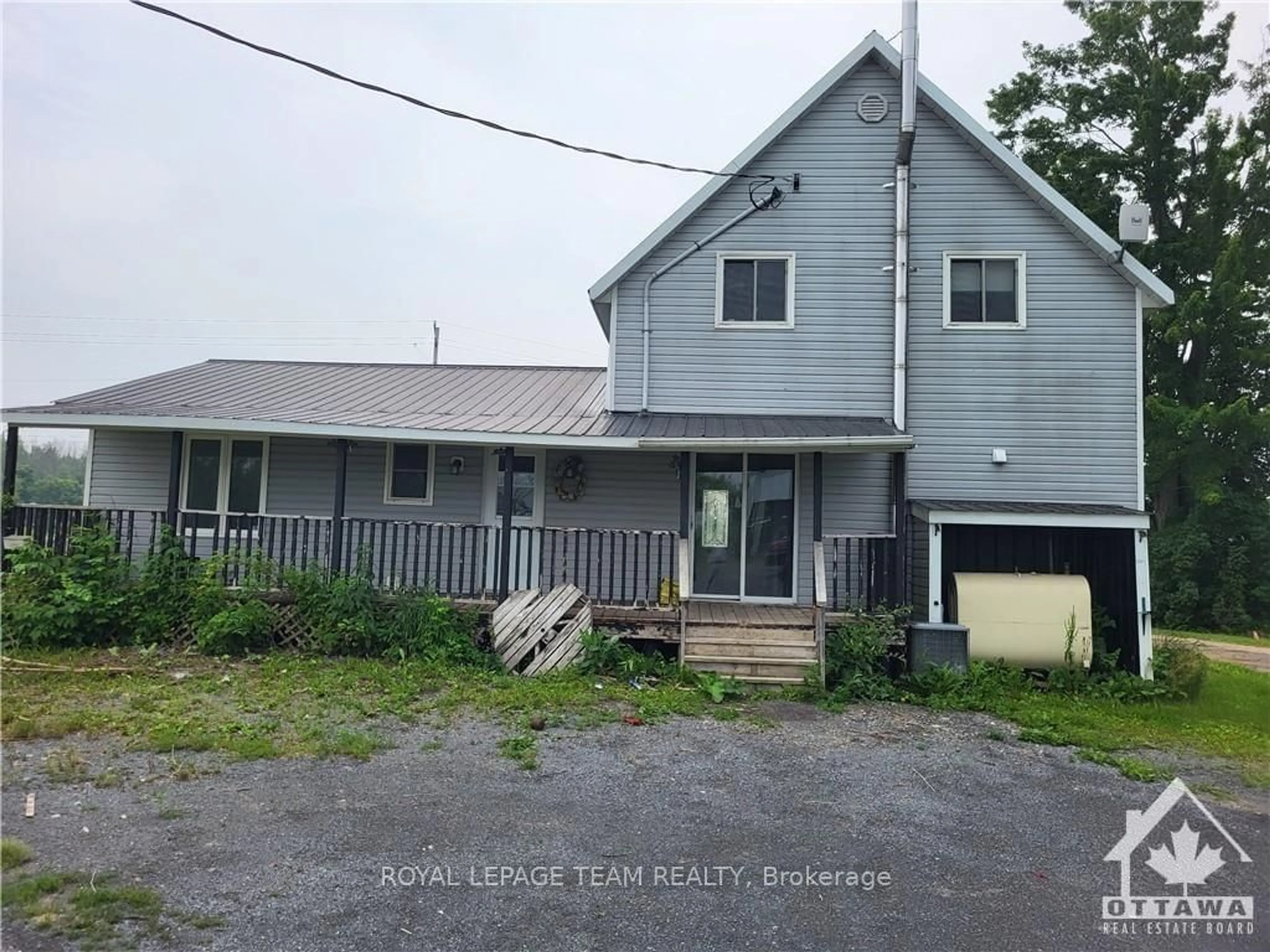 Frontside or backside of a home, the front or back of building for 18561 COUNTY 43 Rd, North Glengarry Ontario K0C 1B0