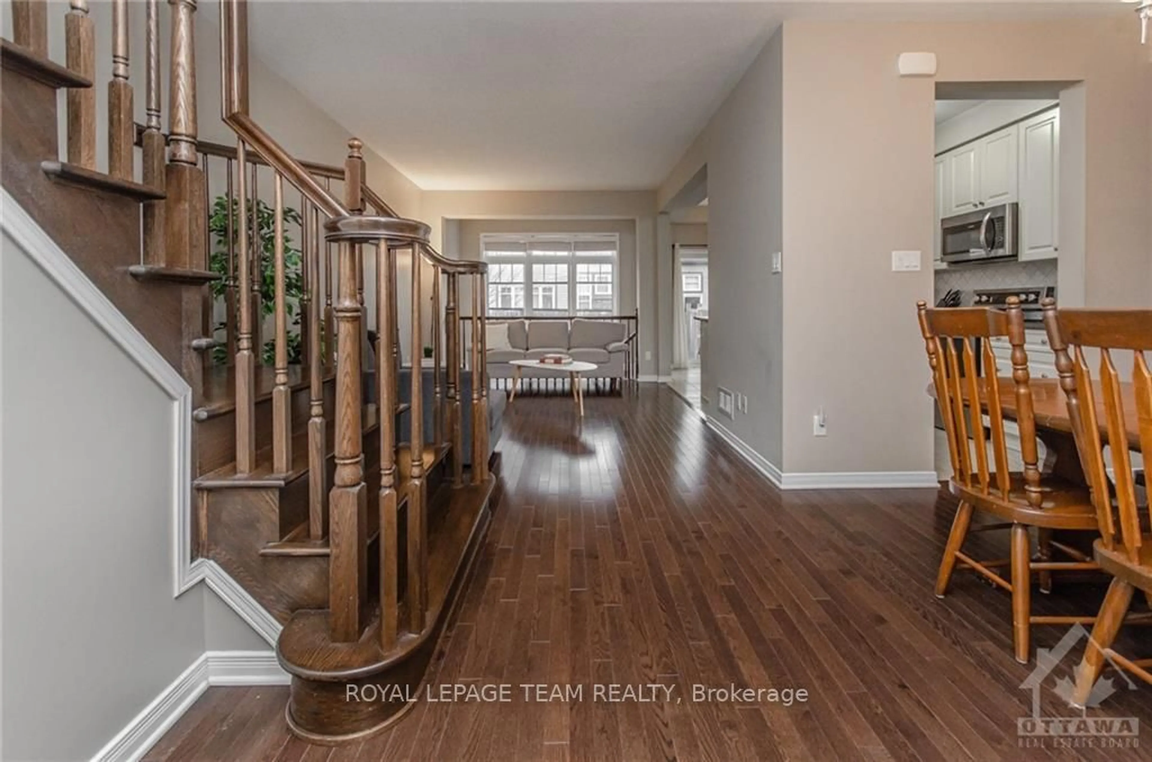 Indoor entryway, wood floors for 259 LIVERY St, Kanata Ontario K2V 0A5