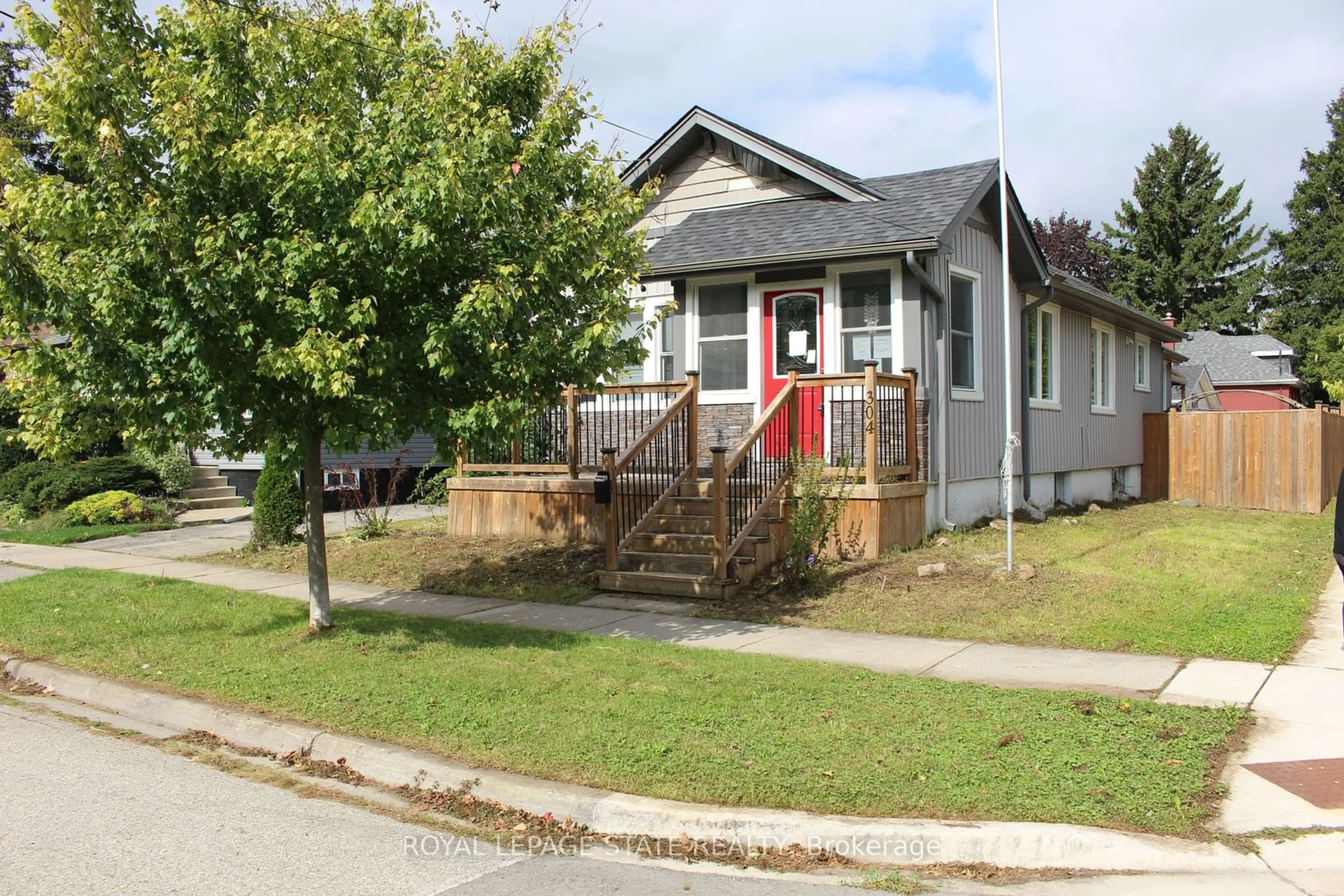 Frontside or backside of a home, cottage for 304 Nelson St, Brantford Ontario N3S 4C8