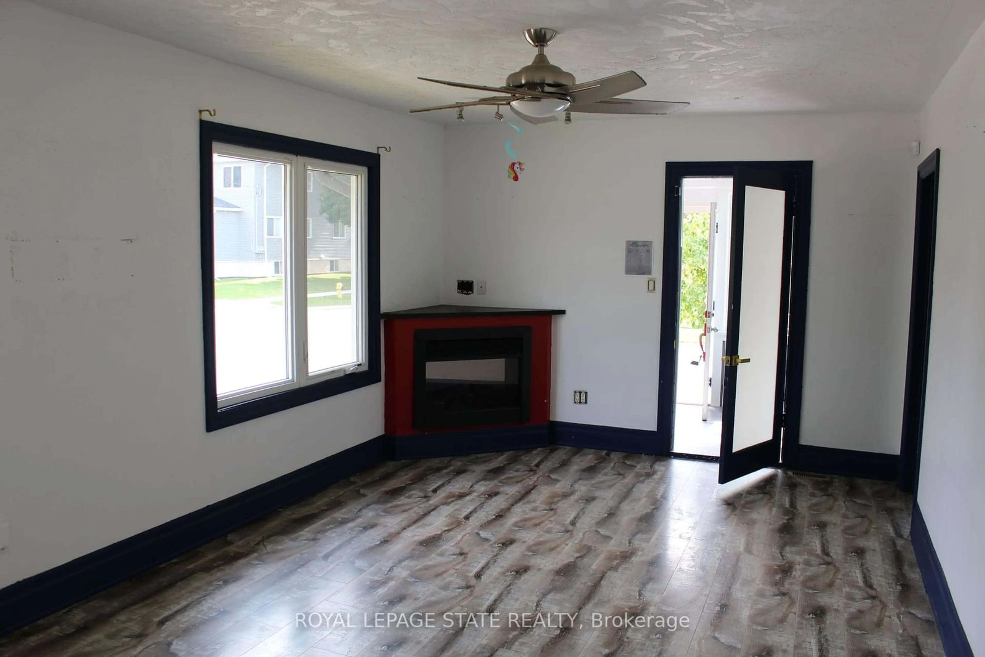 A pic of a room, wood floors for 304 Nelson St, Brantford Ontario N3S 4C8