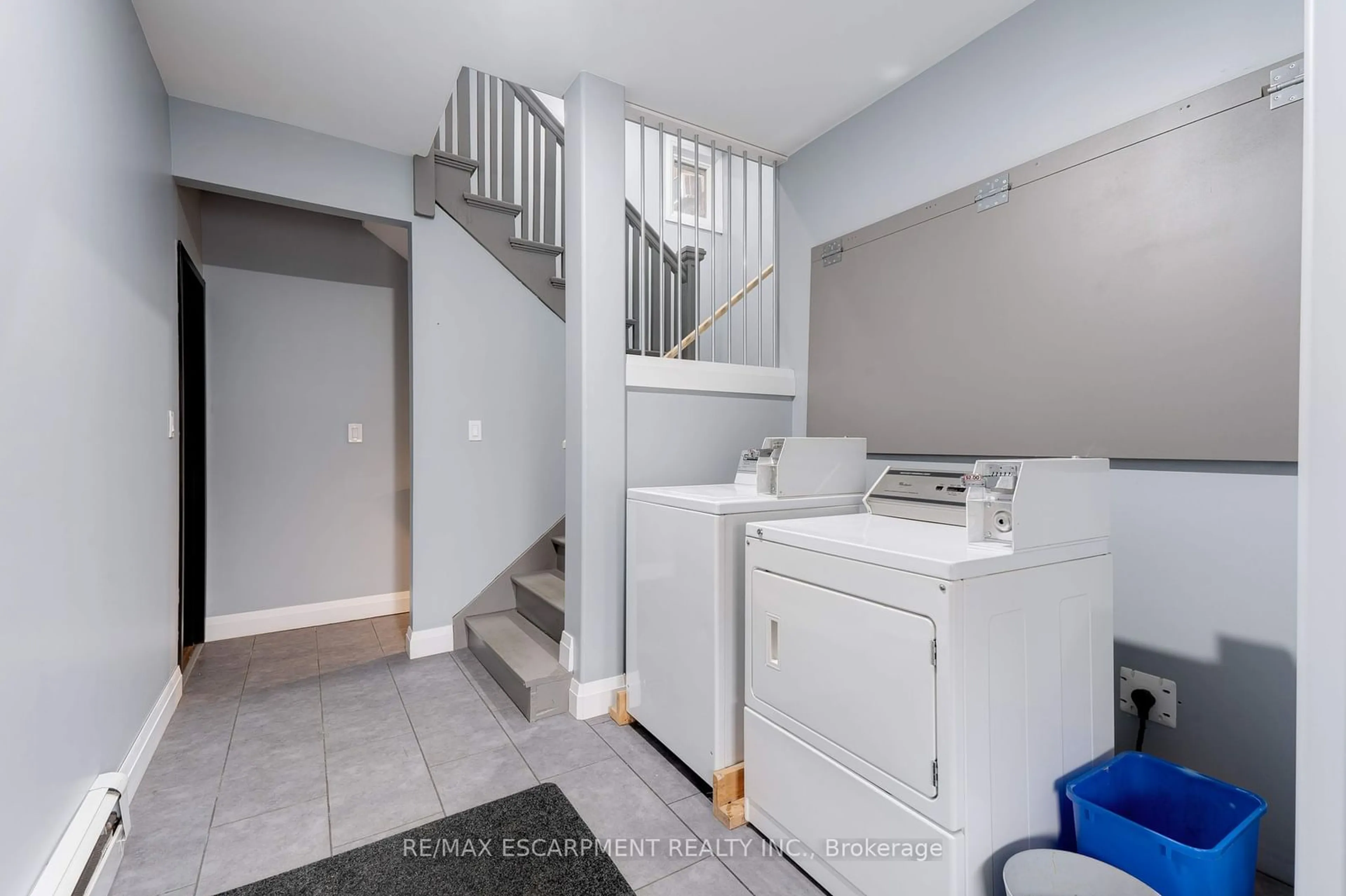 Laundry room for 152 Sanford Ave, Hamilton Ontario L8M 2G9