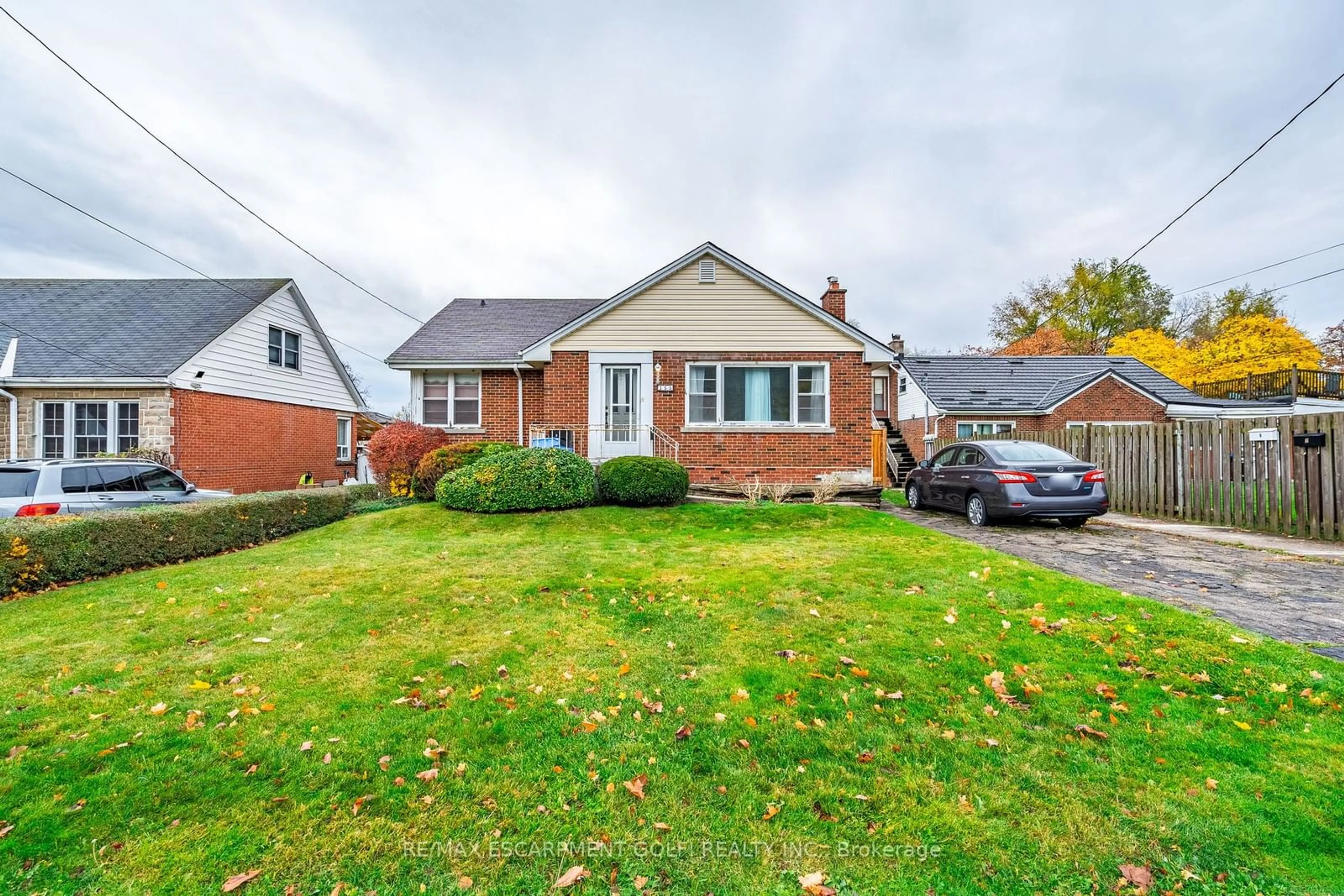 Frontside or backside of a home, the street view for 355 ROSEDALE Ave, Hamilton Ontario L8K 4N9