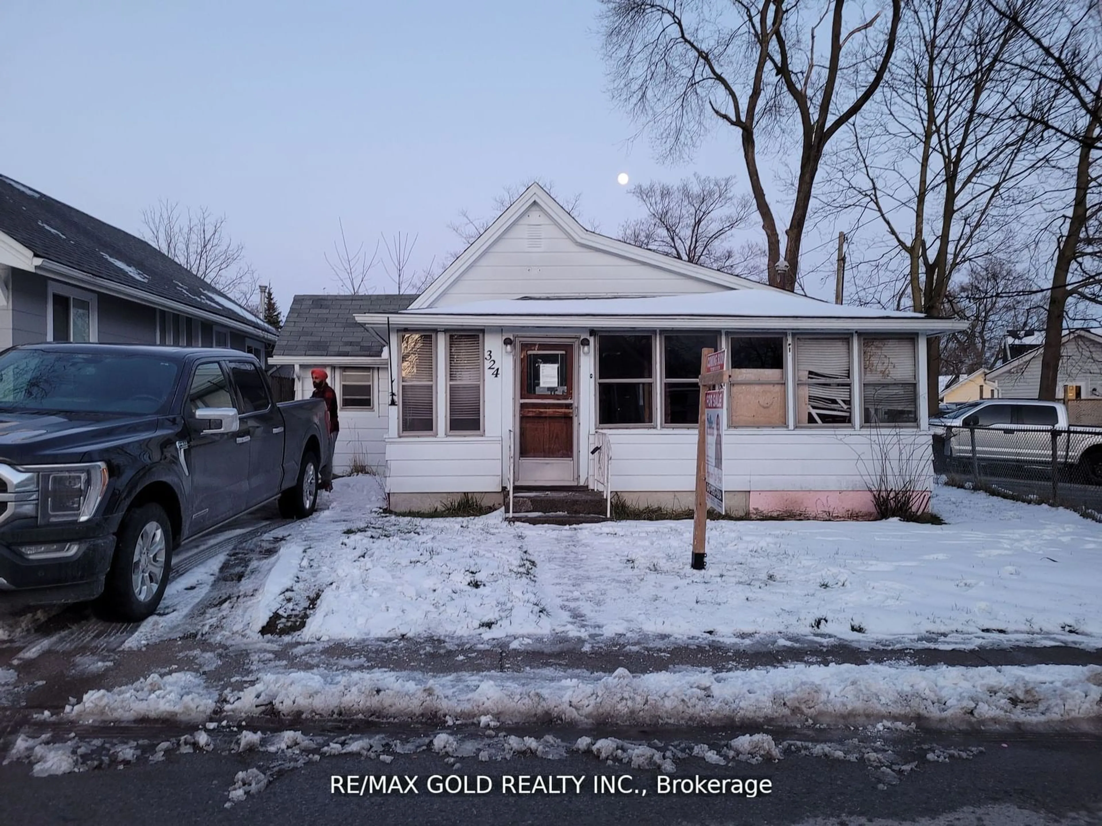 Frontside or backside of a home, the street view for 324 Derby Rd, Fort Erie Ontario L0S 1B0