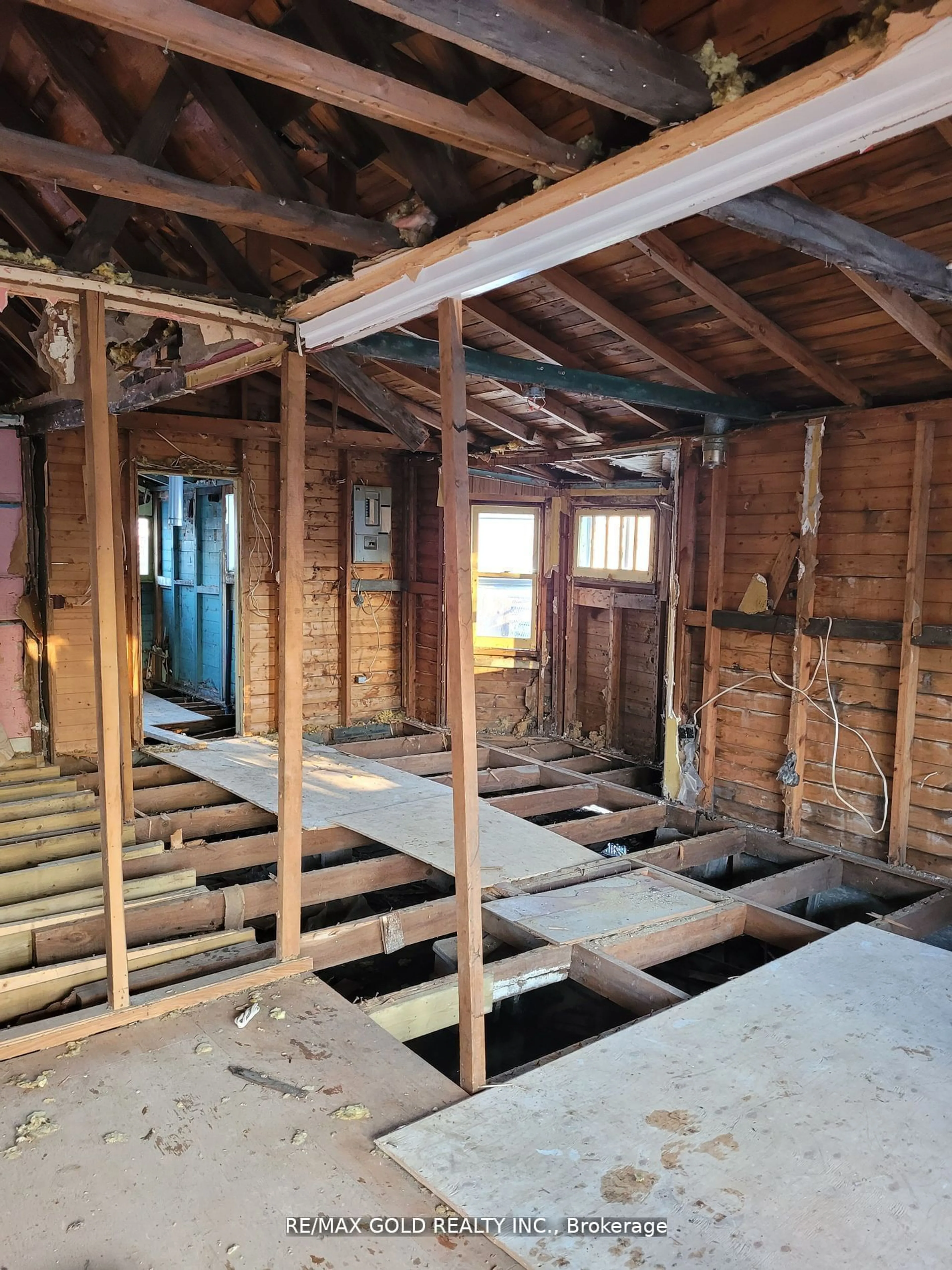 A pic of a room, wood floors for 324 Derby Rd, Fort Erie Ontario L0S 1B0