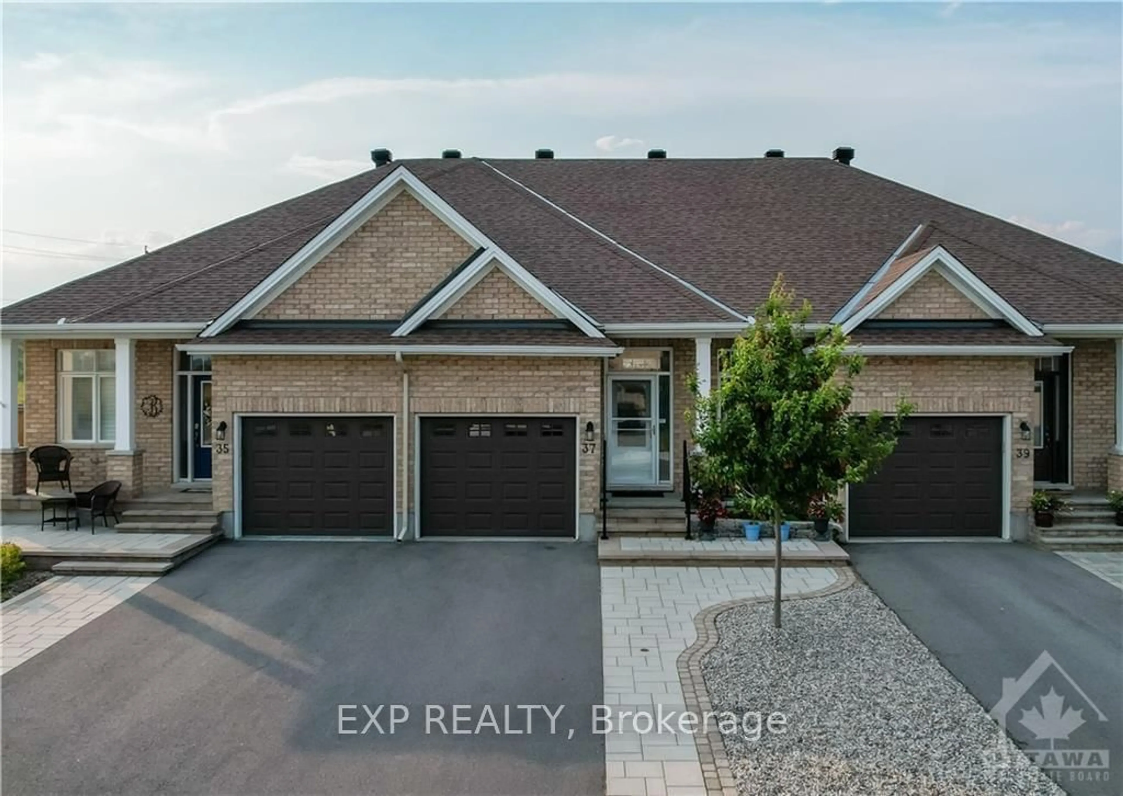 A pic from exterior of the house or condo, the street view for 37 HURDIS Way, Carleton Place Ontario K7C 0L2