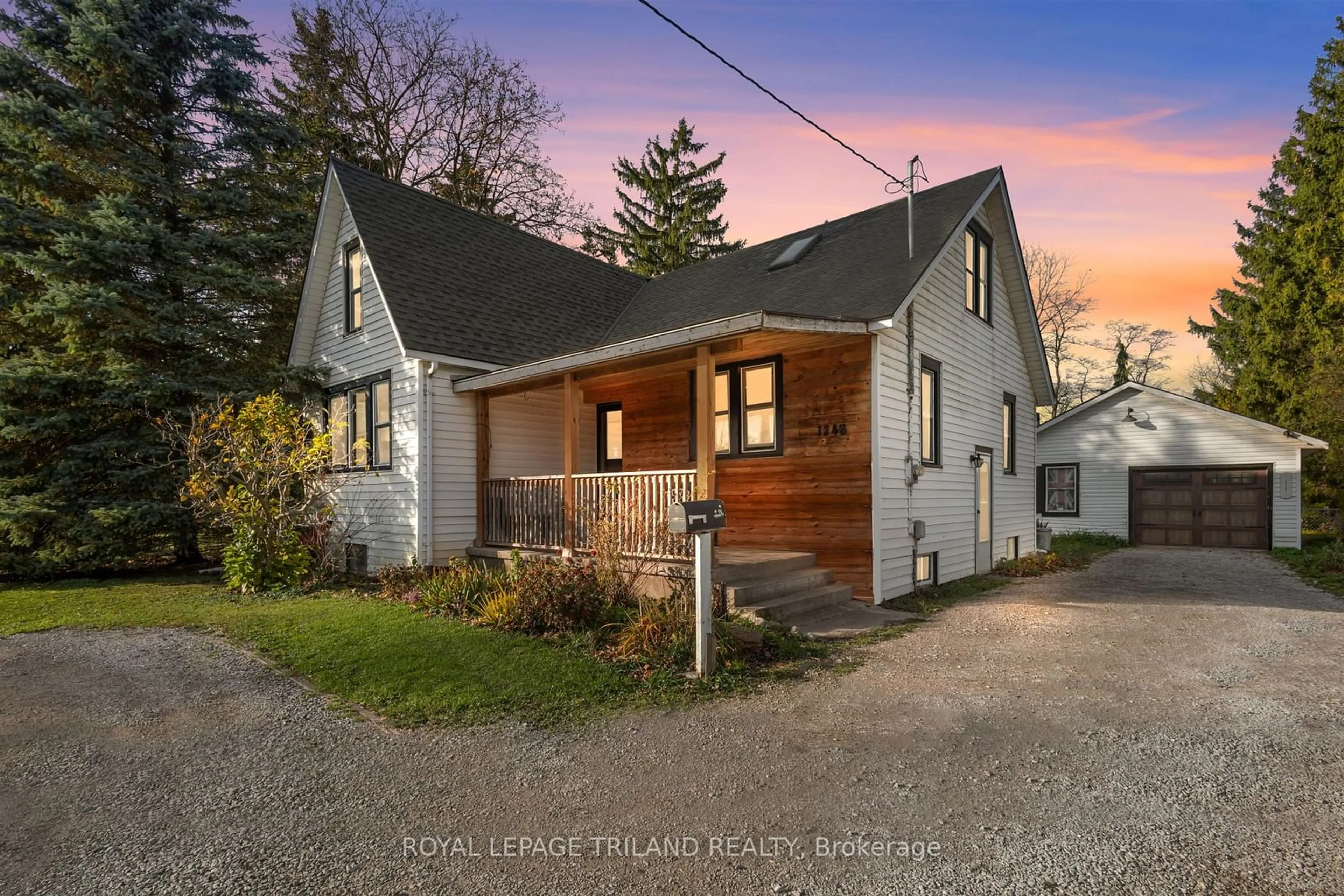 Frontside or backside of a home, cottage for 1248 SOUTHDALE Rd, London Ontario N6E 1B4