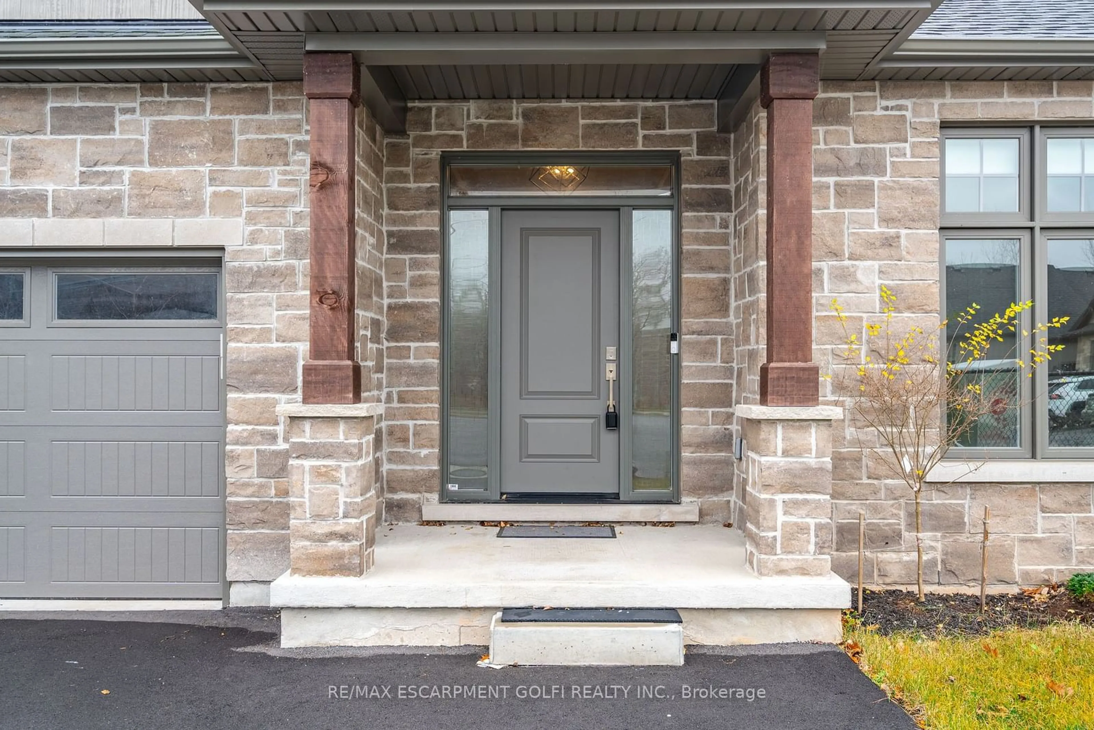 Indoor entryway, ceramic floors for 1040 KETTLE Crt, Fort Erie Ontario L2A 0E7