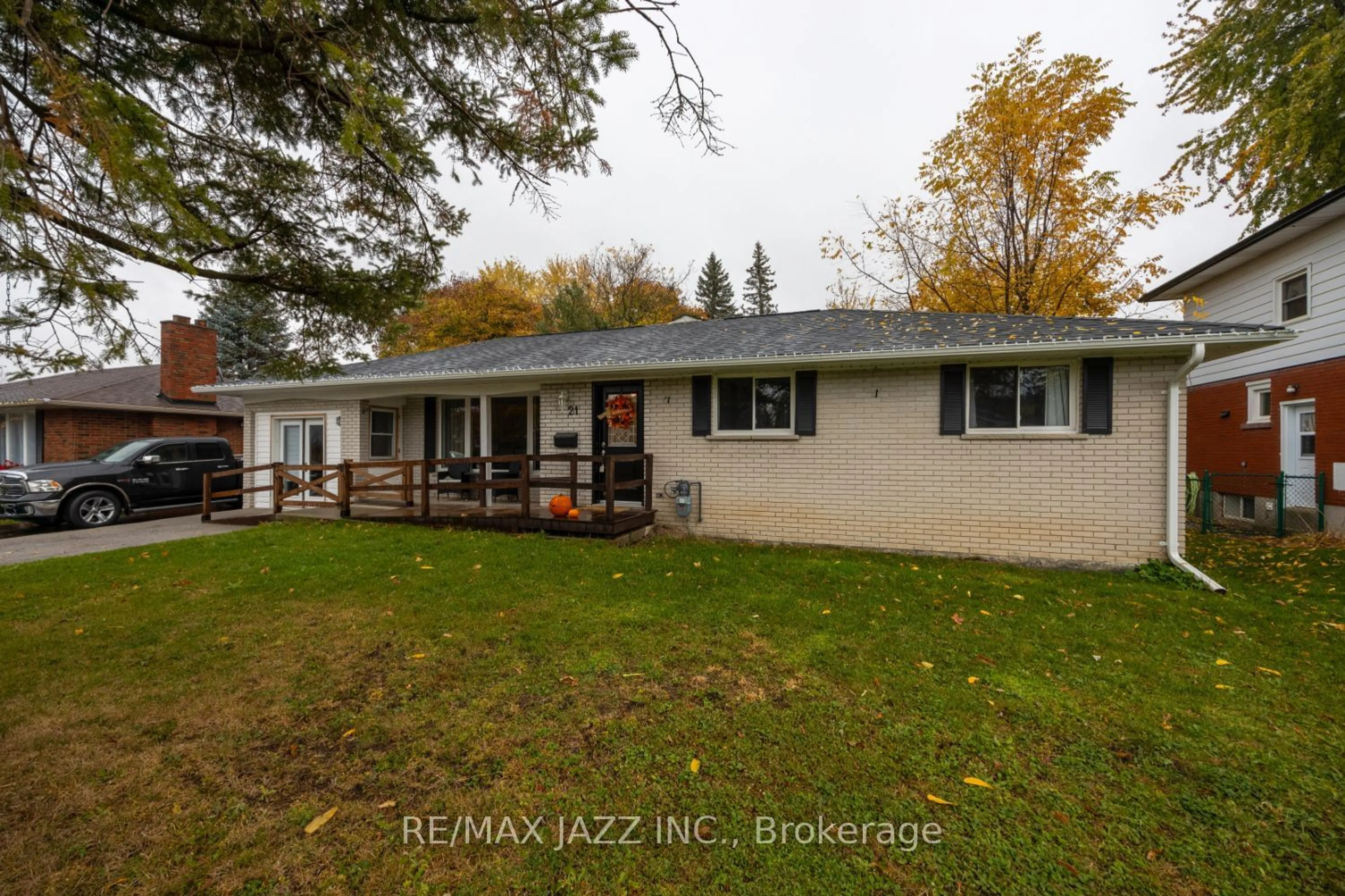 Frontside or backside of a home, cottage for 21 Maple Cres, Kawartha Lakes Ontario K9V 2R8