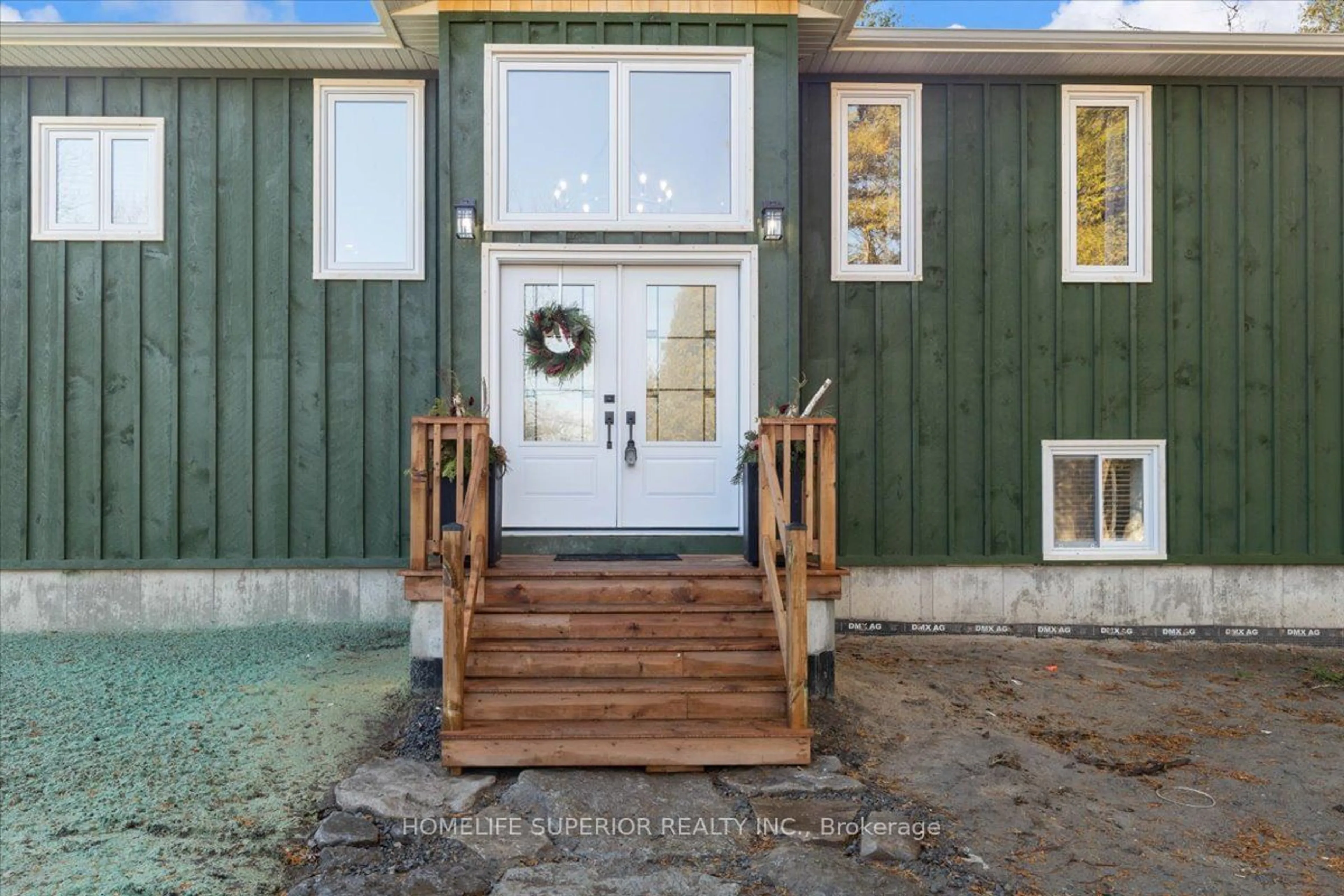 Indoor entryway, wood floors for 48 Marigold Rd, Trent Hills Ontario K0L 1Z0