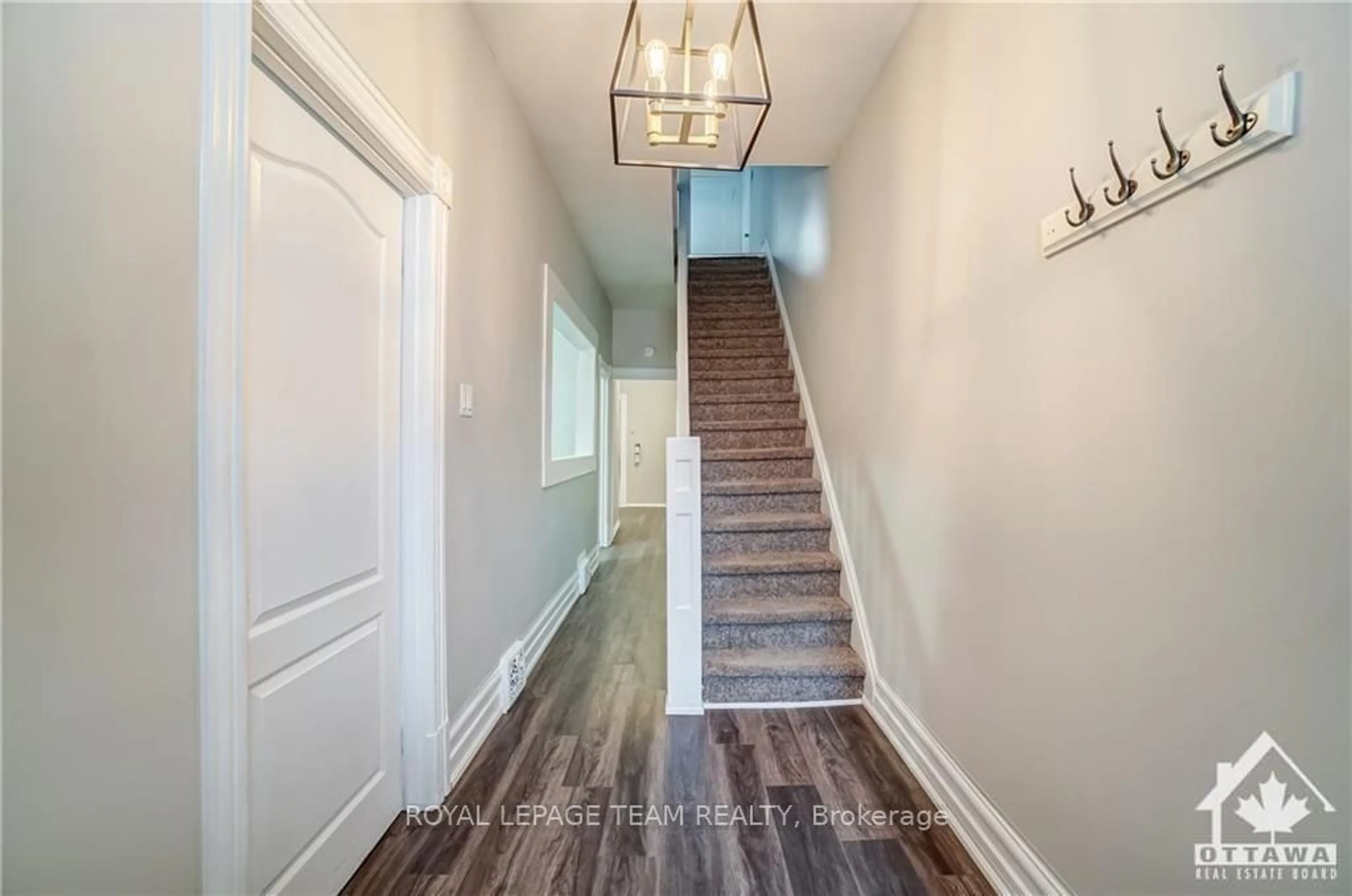 Indoor entryway, wood floors for 308-310 CUMBERLAND St, Lower Town - Sandy Hill Ontario K1N 7H9