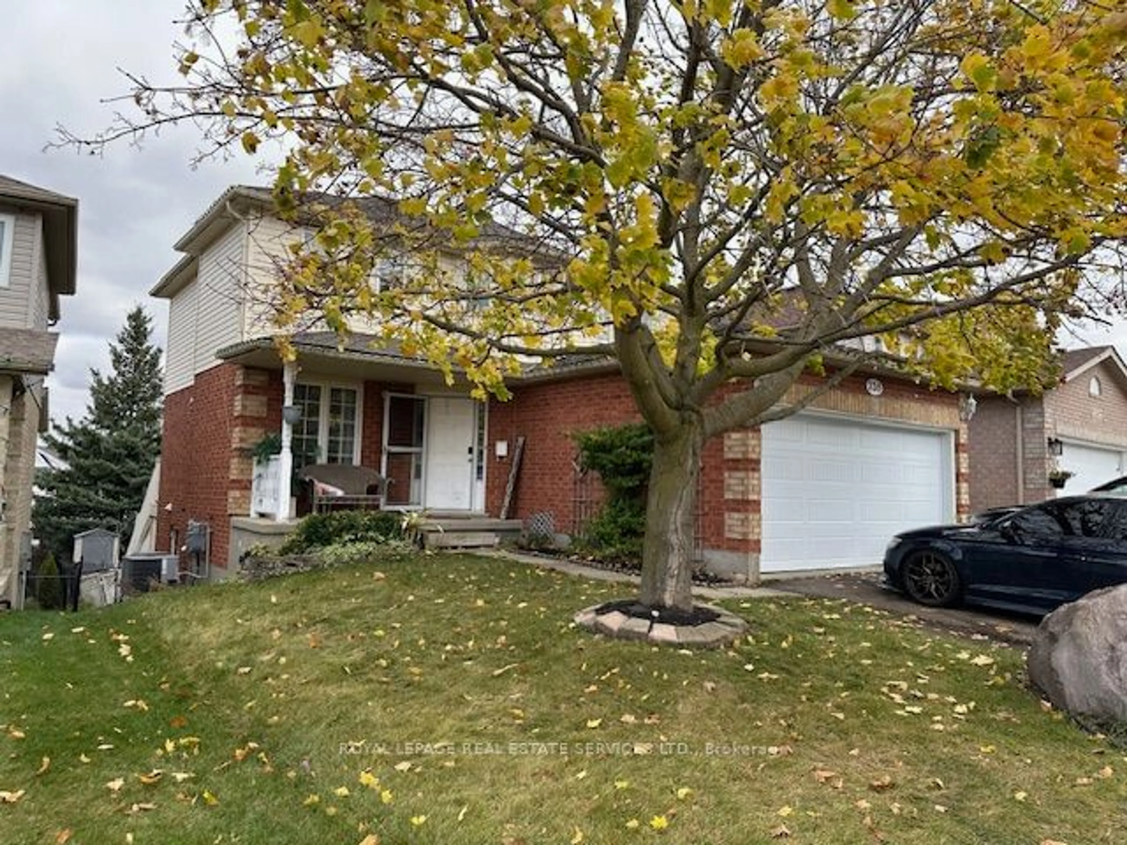 Frontside or backside of a home, the street view for 238 Briarmeadow Dr, Kitchener Ontario N2A 4C4