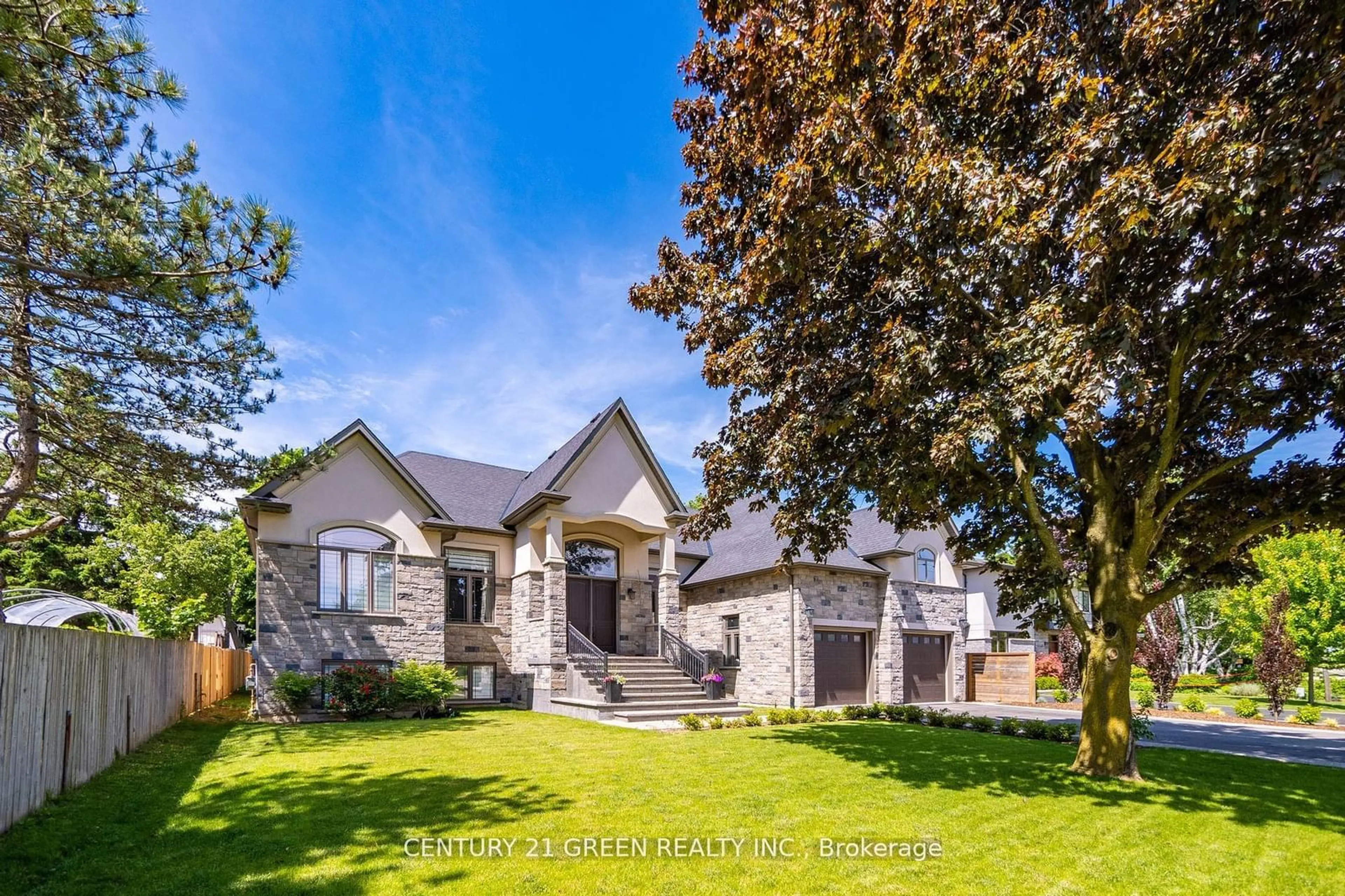 Frontside or backside of a home, cottage for 679 Hiawatha Blvd, Hamilton Ontario L9G 3A6