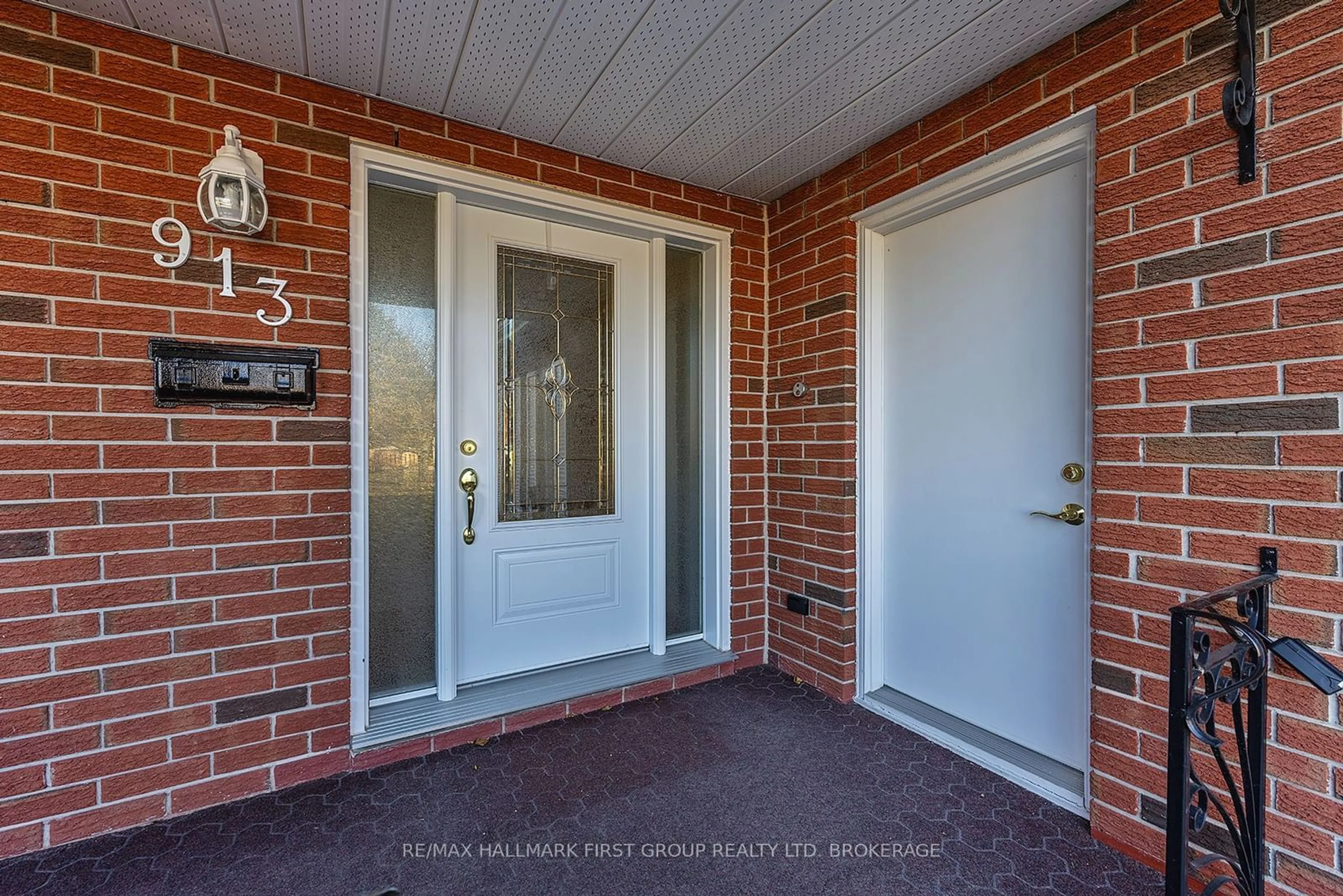 Indoor entryway for 913 Ambleside Cres, Kingston Ontario K7P 2B2