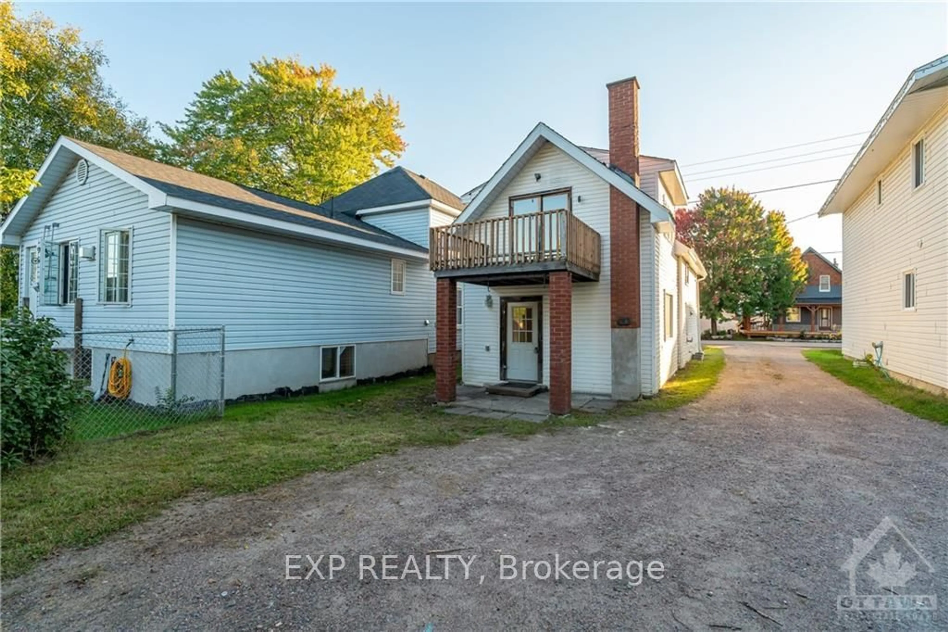 Frontside or backside of a home, cottage for 593 B HAMILTON St, Laurentian Valley Ontario K8A 6P3