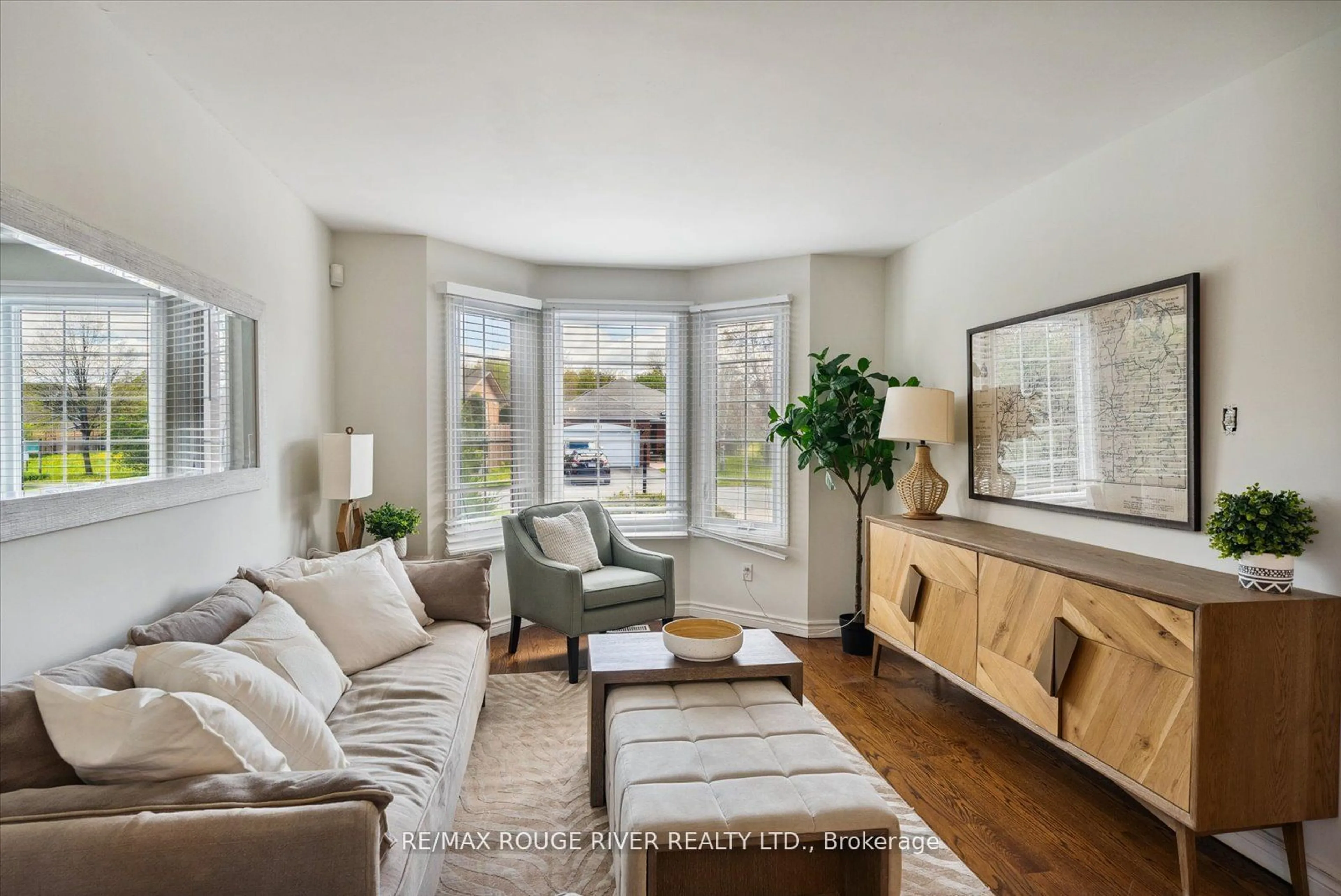 Living room, wood floors for 1922 Mapleridge Dr, Peterborough Ontario K9K 2E4