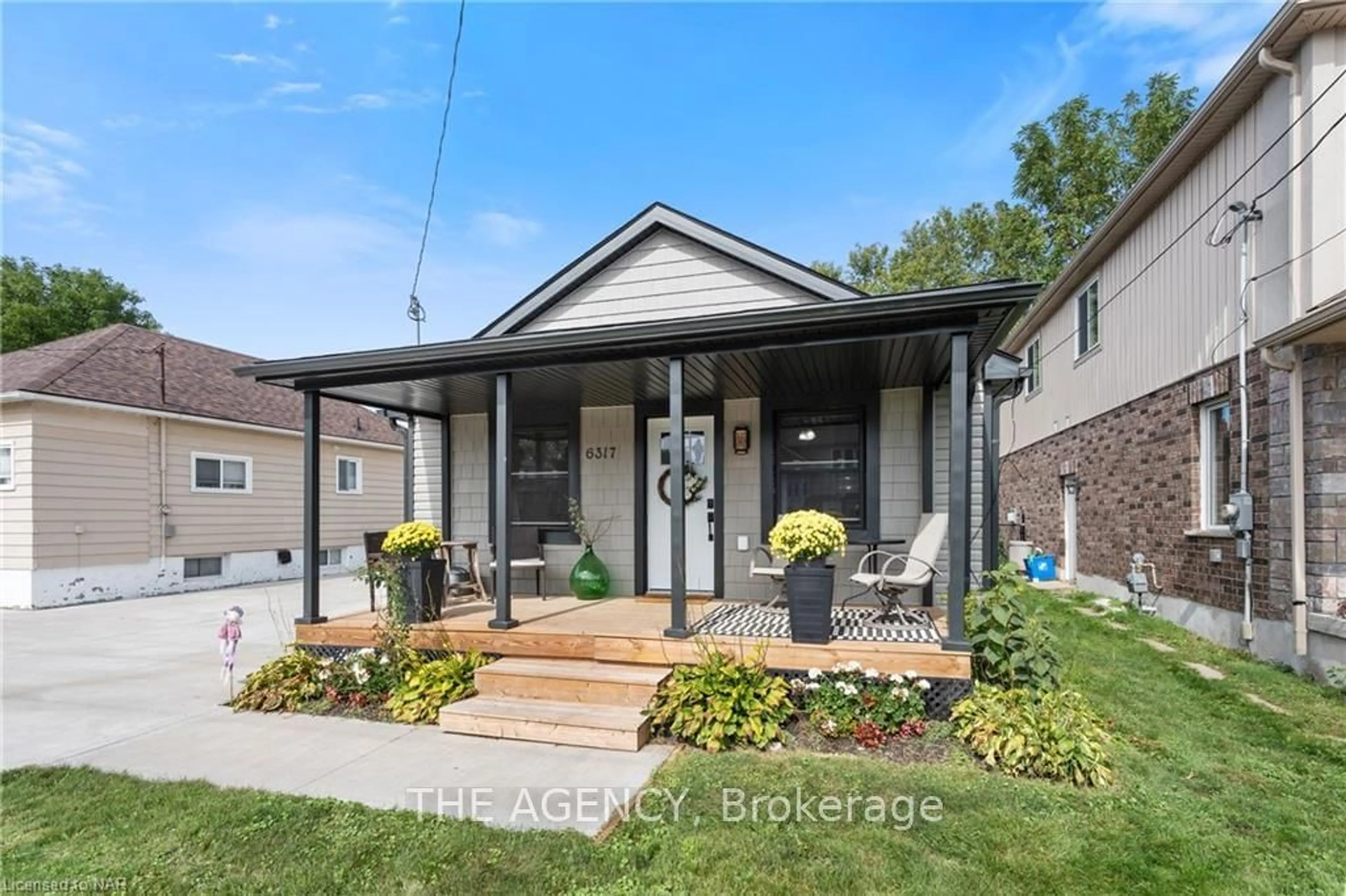 Frontside or backside of a home, cottage for 6317 ASH St, Niagara Falls Ontario L2G 2H4