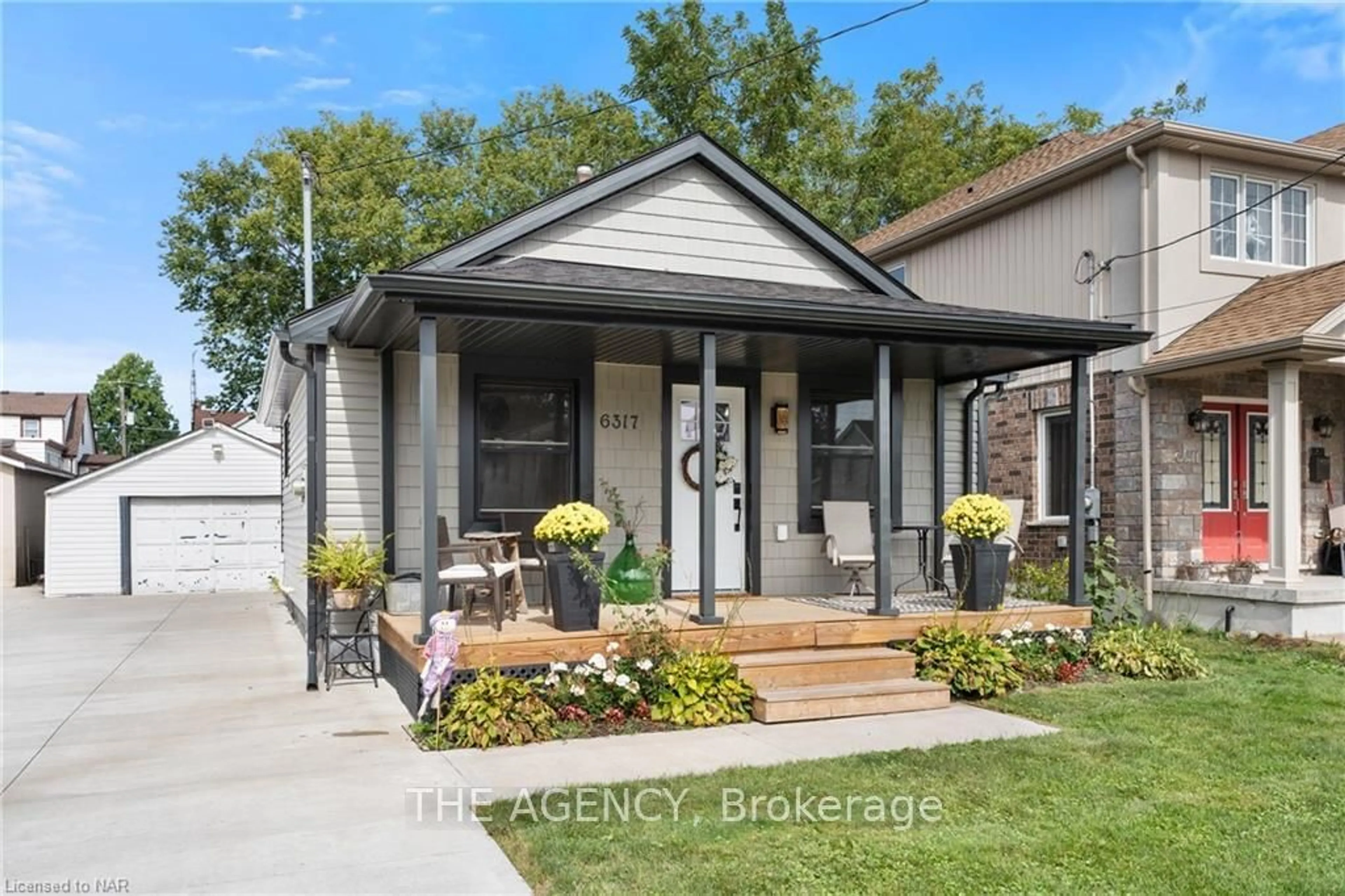 Frontside or backside of a home, cottage for 6317 ASH St, Niagara Falls Ontario L2G 2H4