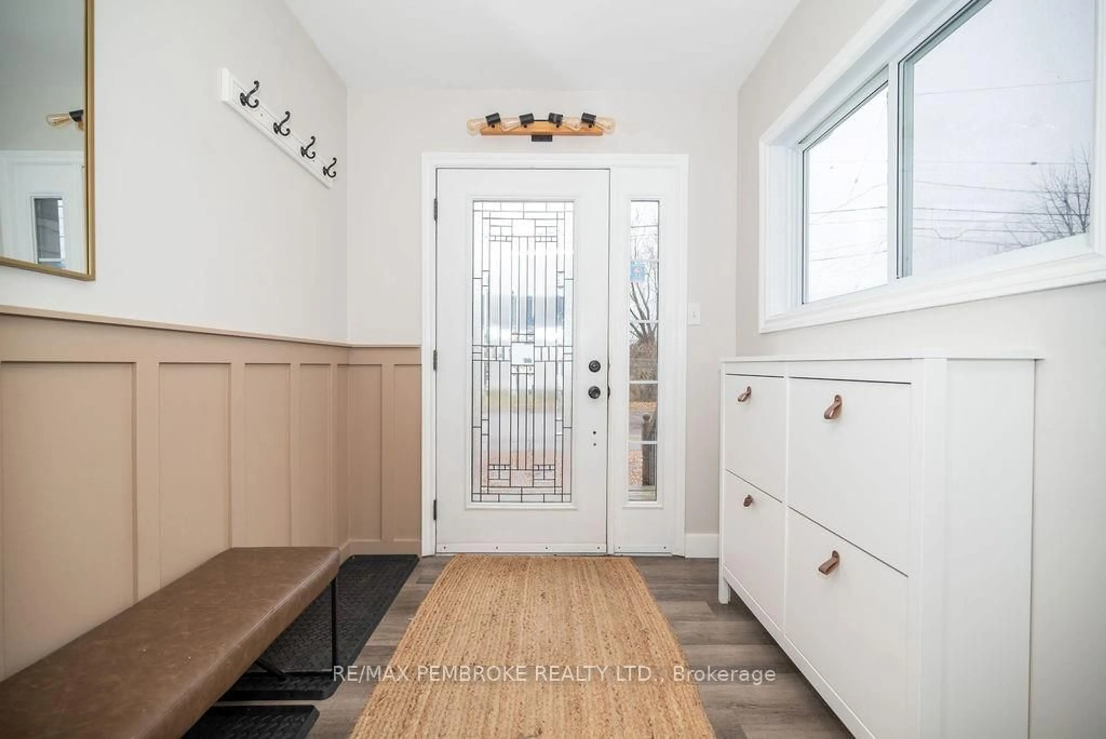 Indoor entryway, wood floors for 240 IRVING St, Pembroke Ontario K8A 2S6