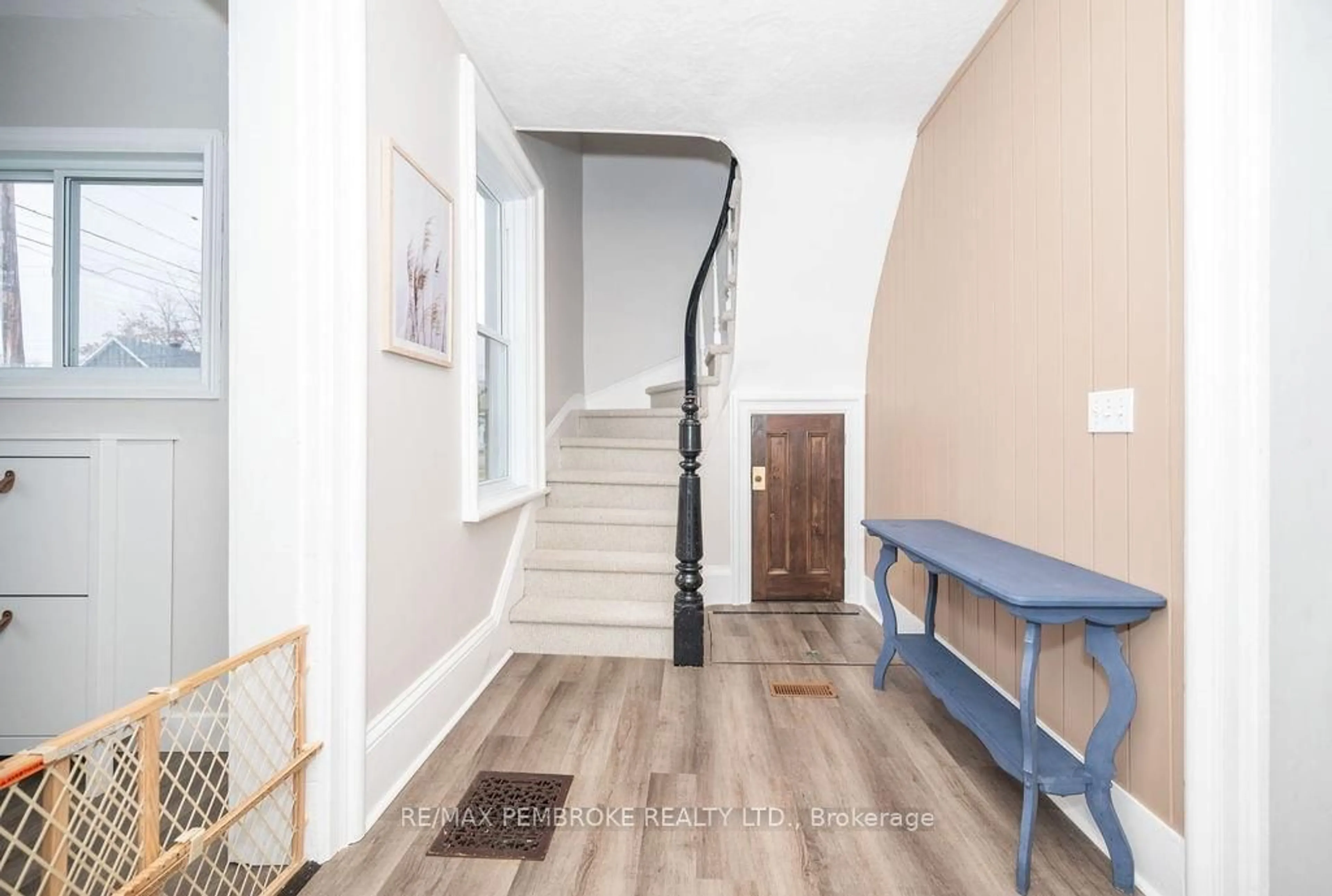 Indoor entryway, wood floors for 240 IRVING St, Pembroke Ontario K8A 2S6