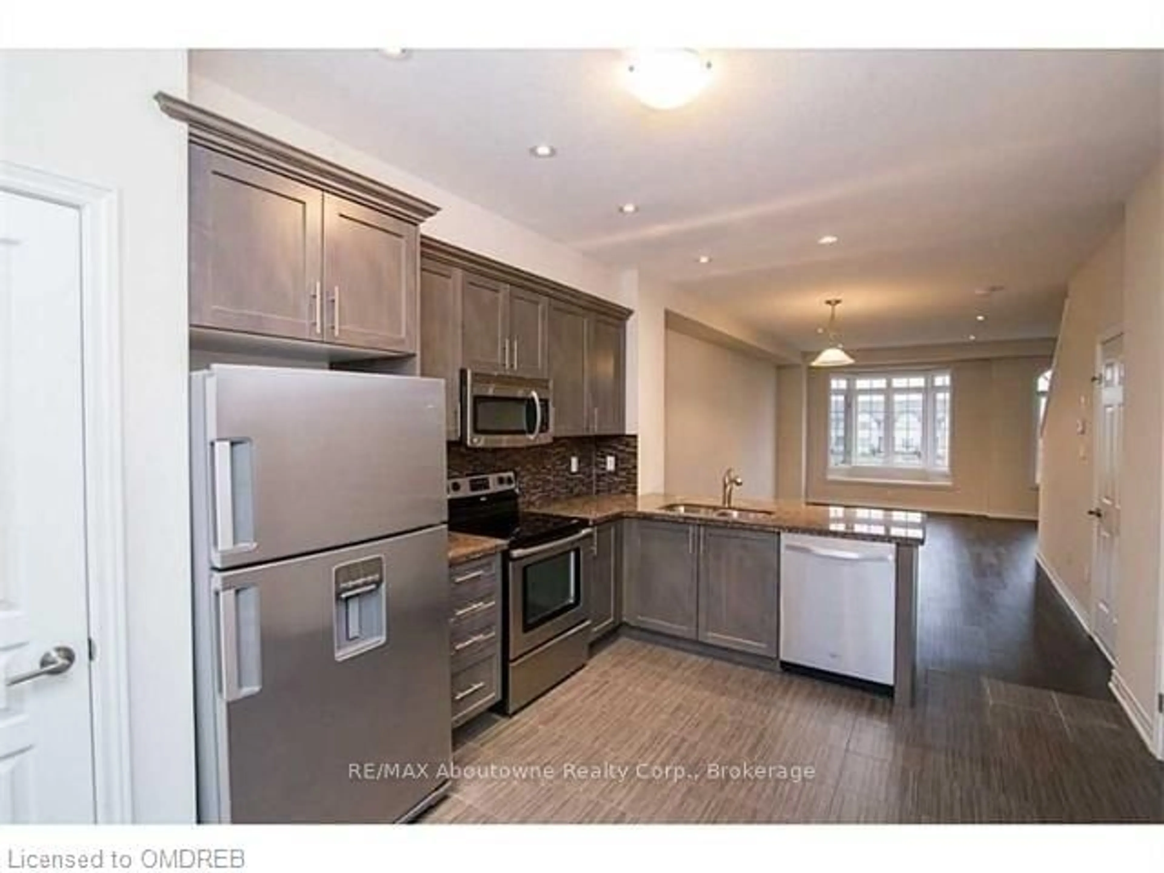 Open concept kitchen for 541 WINSTON Rd #63, Grimsby Ontario L3M 0C5