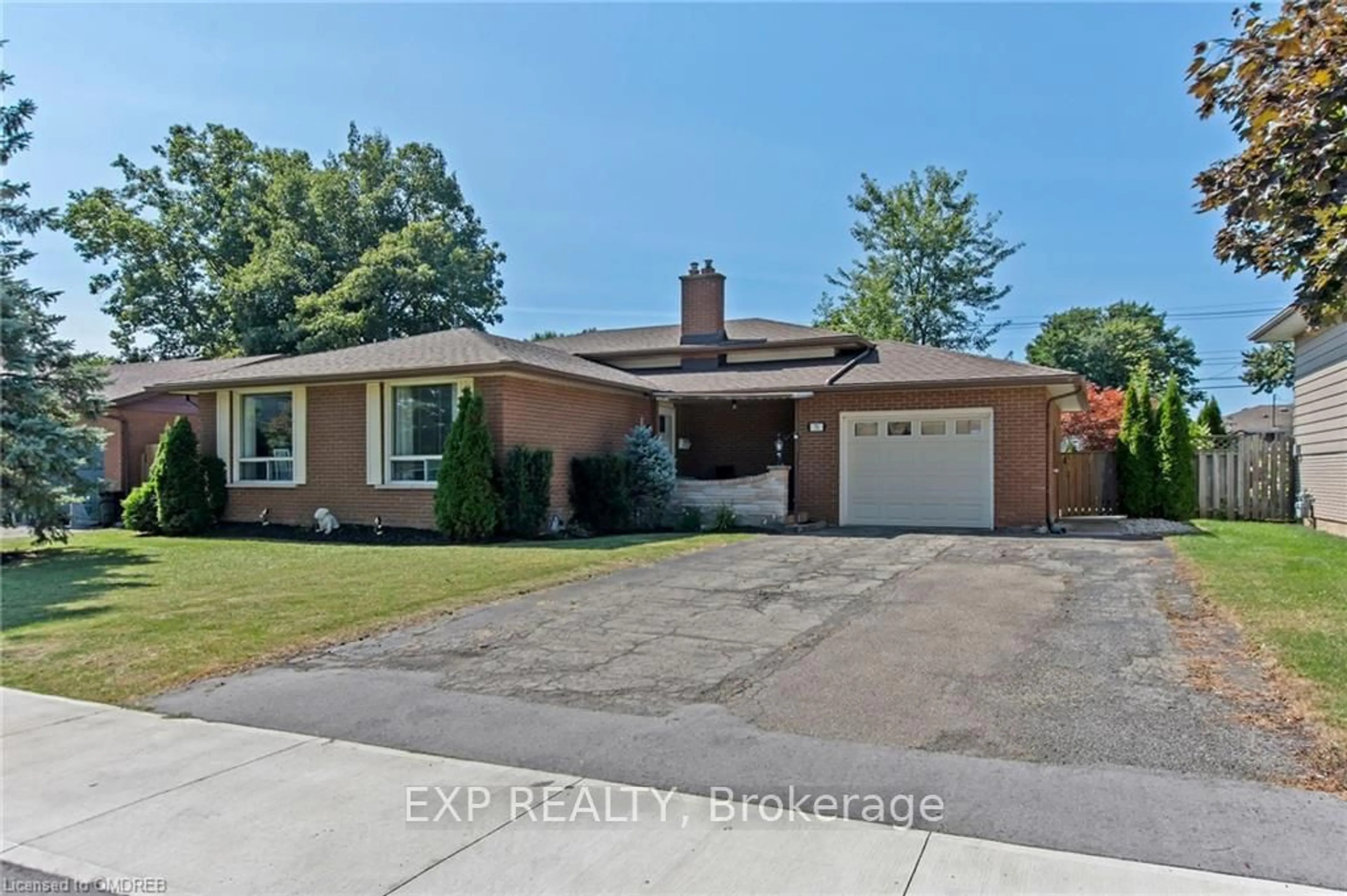 Frontside or backside of a home, the street view for 75 MAUREEN Ave, Welland Ontario L3C 4H7