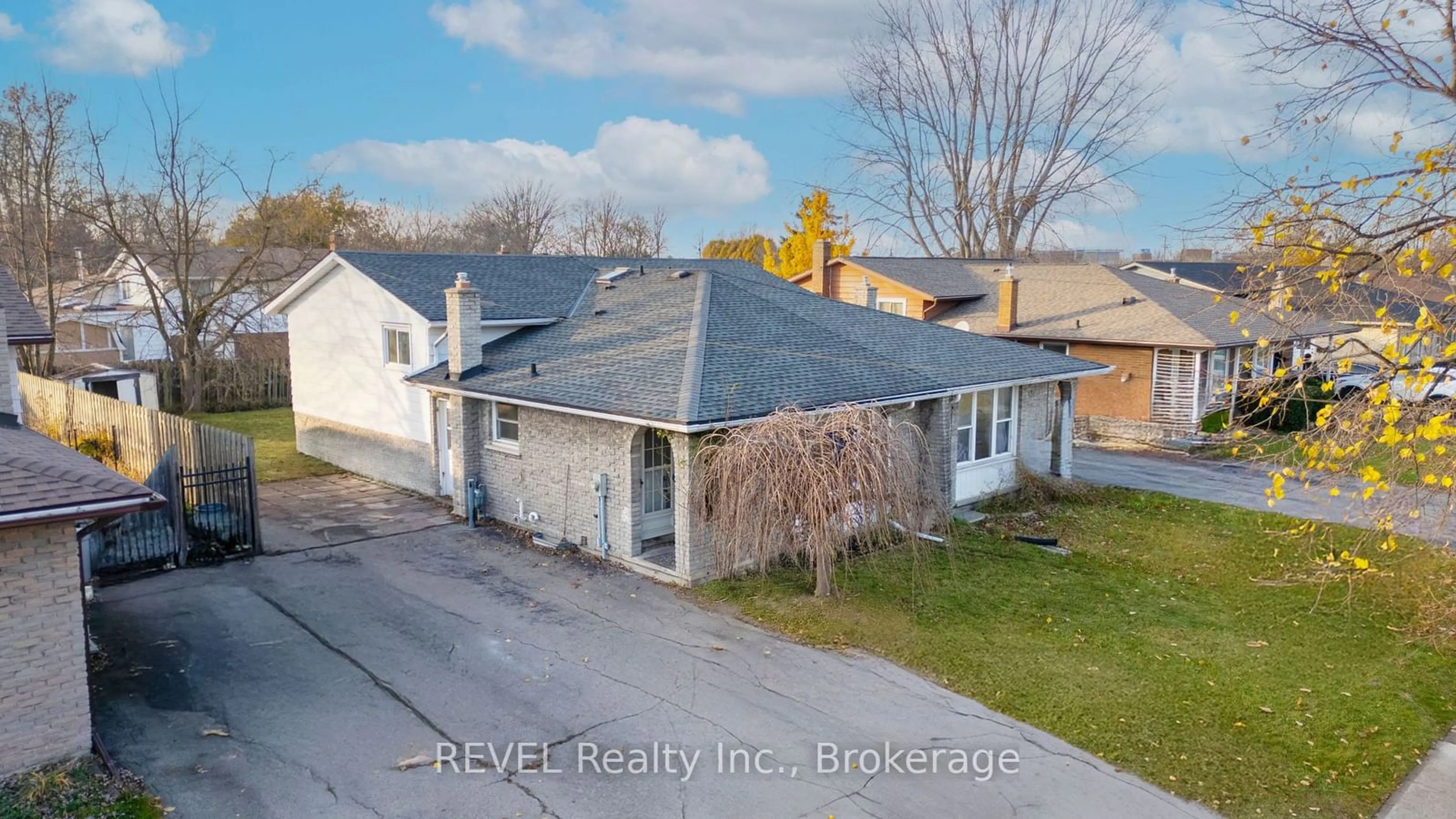 Frontside or backside of a home, the street view for 379 First Ave, Welland Ontario L3C 5R3