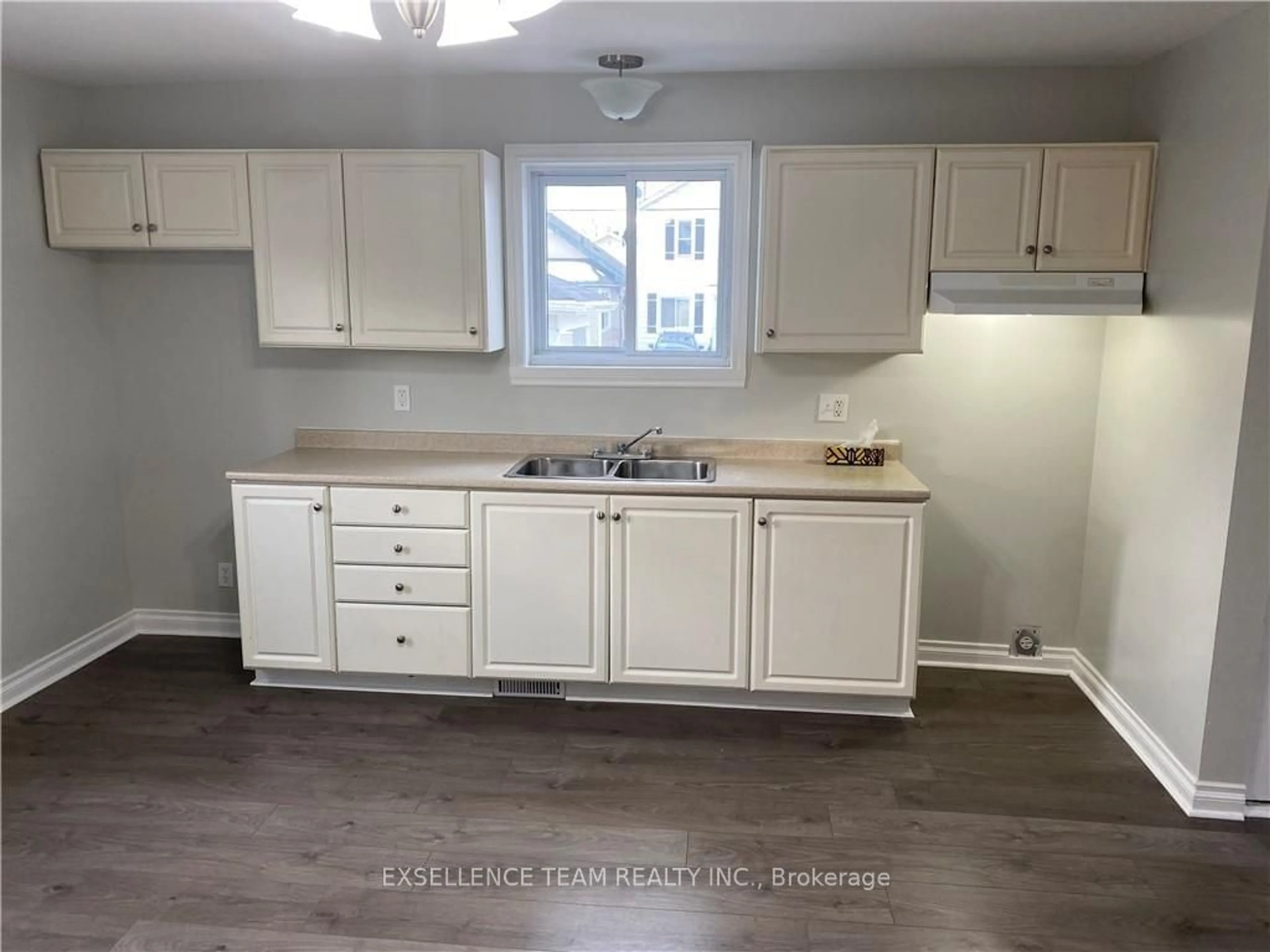 Standard kitchen, wood floors, cottage for 408 SEVENTH St, Cornwall Ontario K6H 2S2