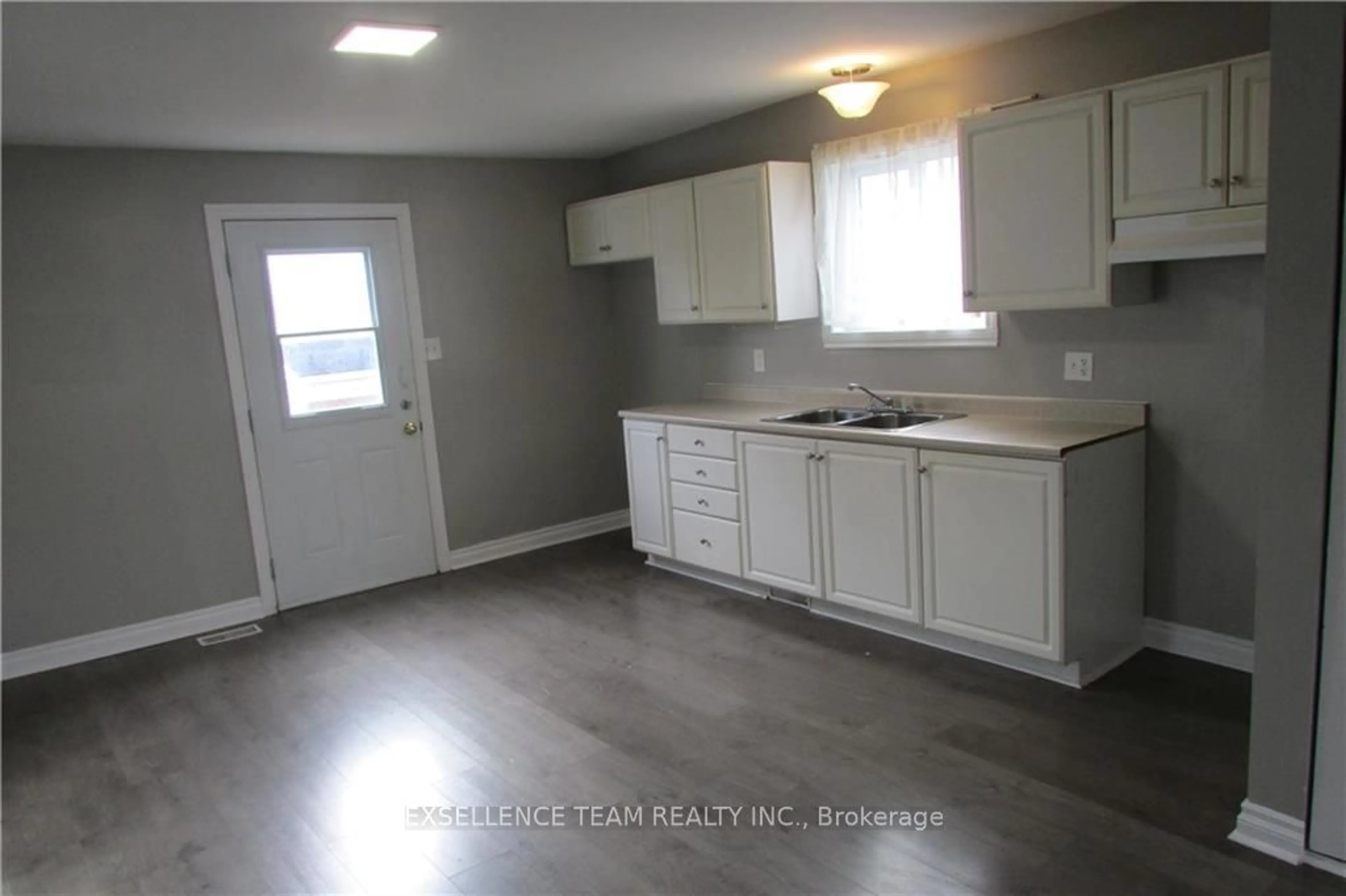 A pic of a room, wood floors for 408 SEVENTH St, Cornwall Ontario K6H 2S2