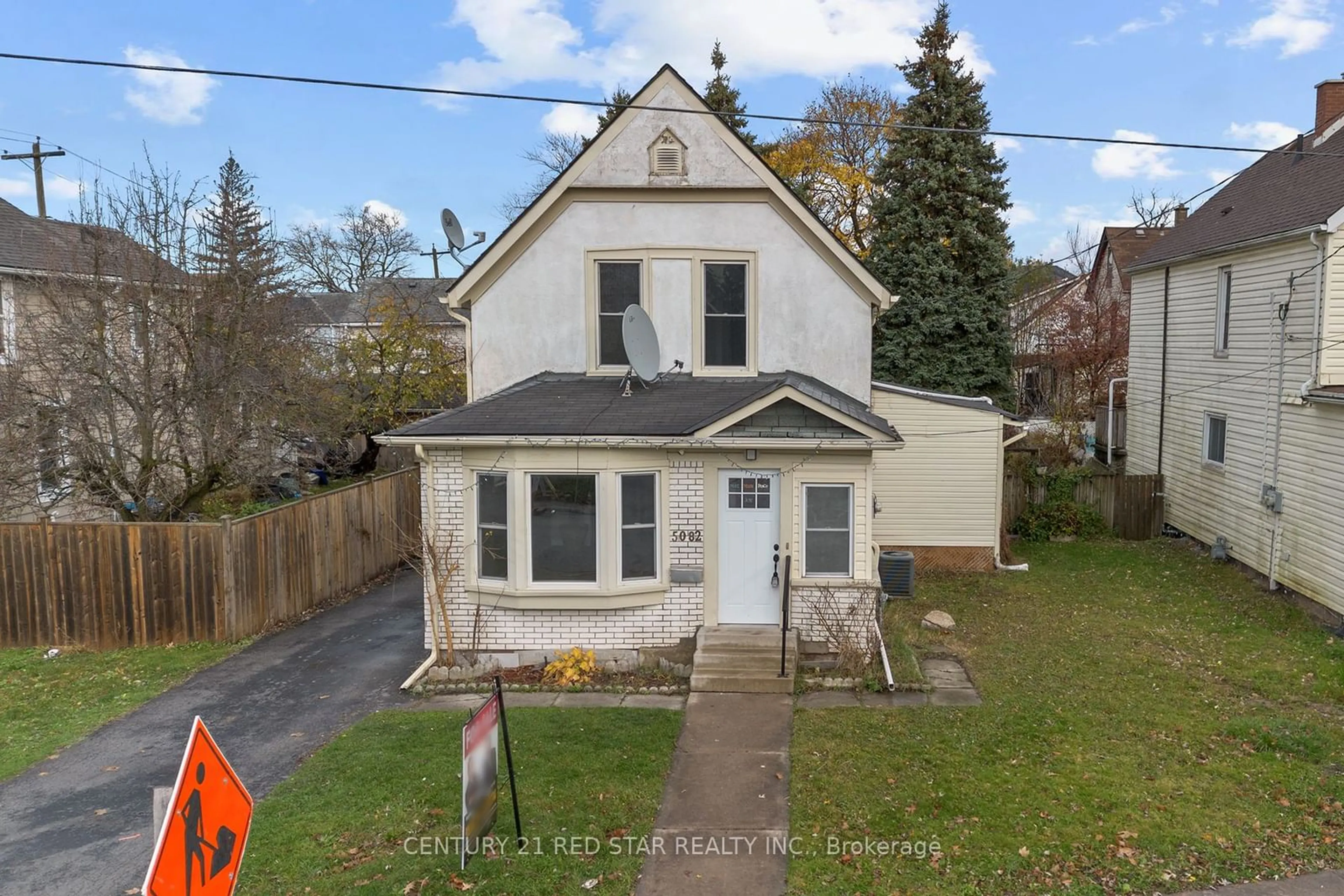 Frontside or backside of a home, cottage for 5082 St. Lawrence Ave, Niagara Falls Ontario L2E 3Y8