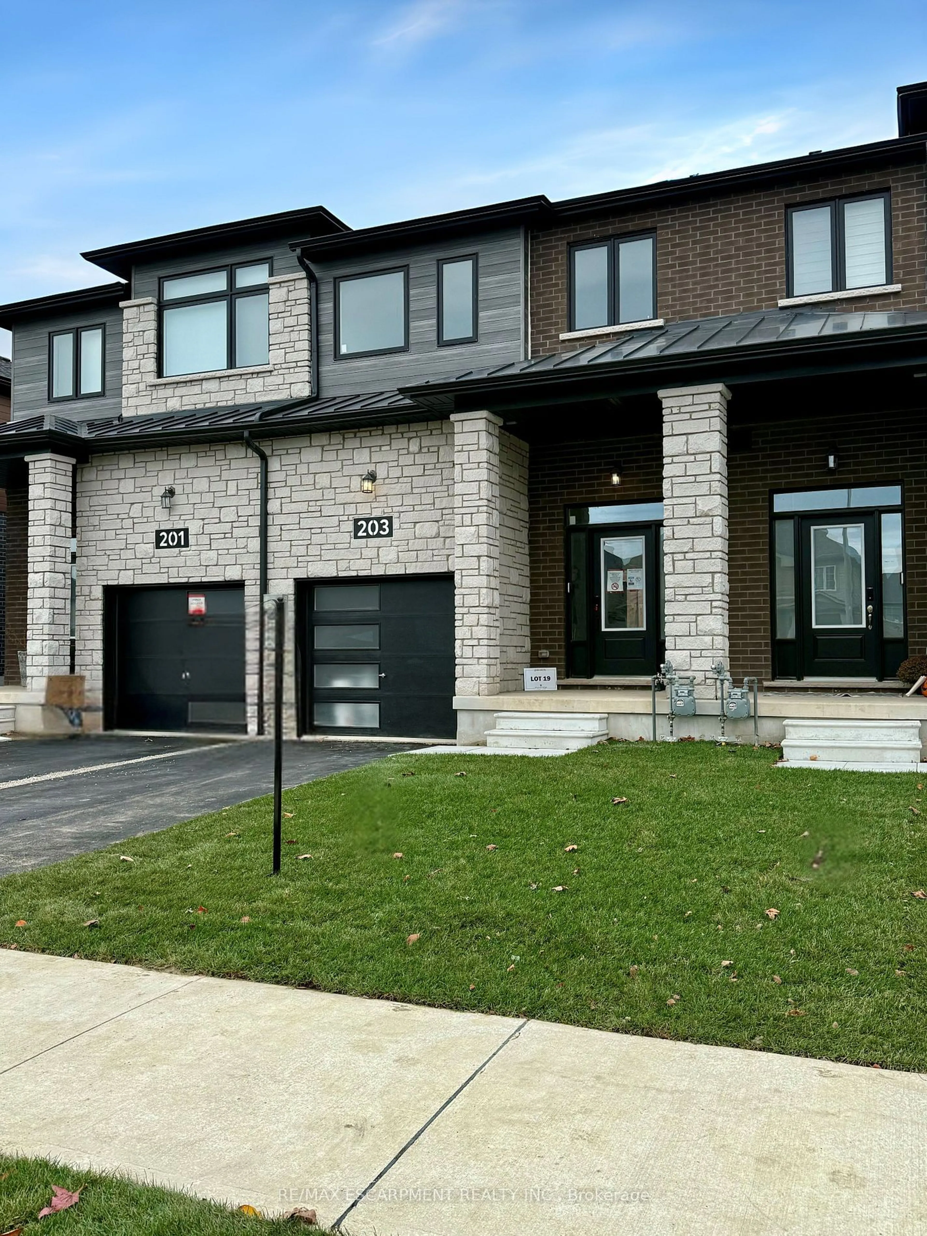 Home with brick exterior material for 203 Lormont (Lot 13) Blvd, Hamilton Ontario L8J 0K2