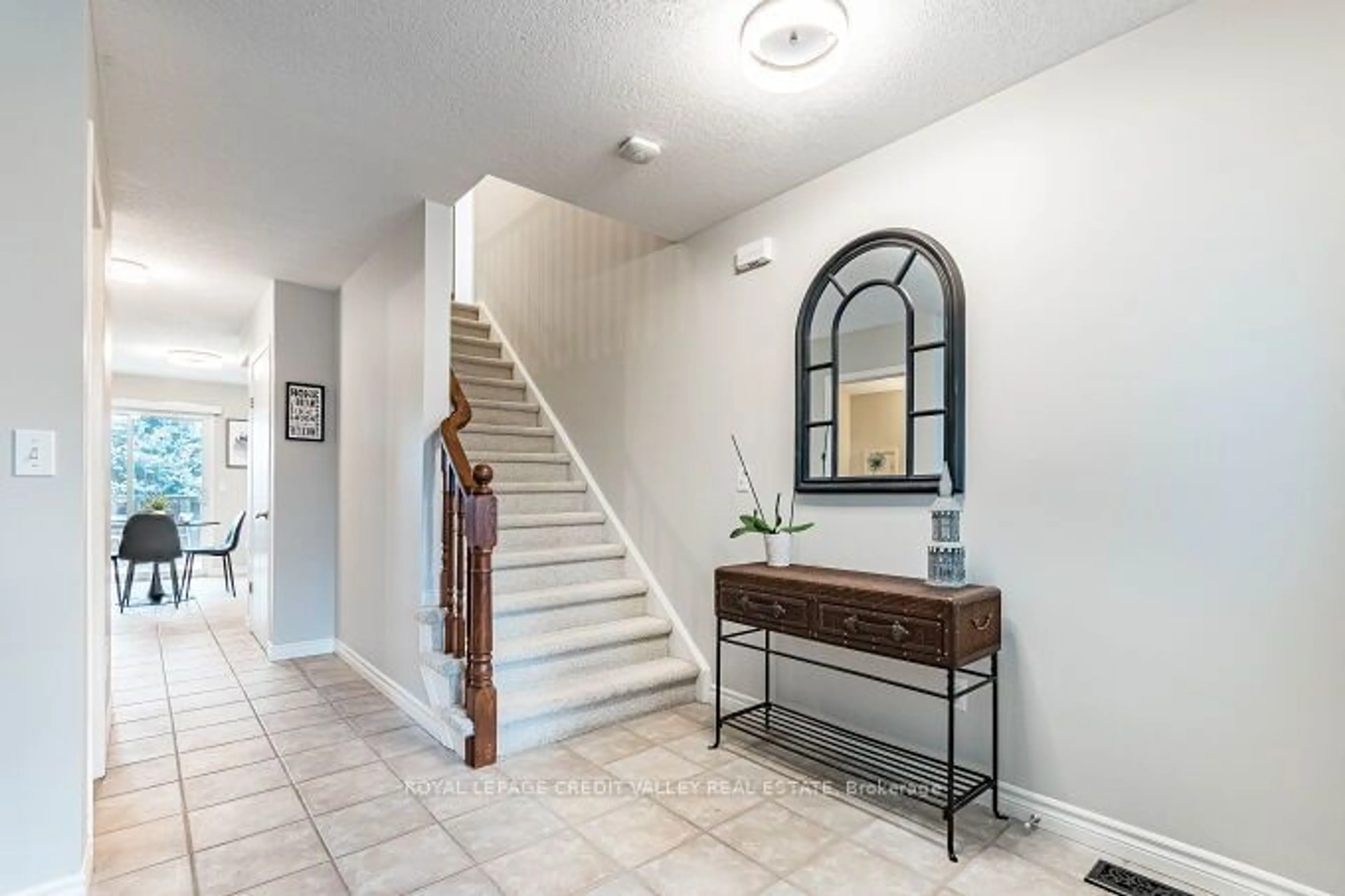 Indoor entryway, wood floors for 554 Dansbury Dr, Waterloo Ontario N2K 4E2