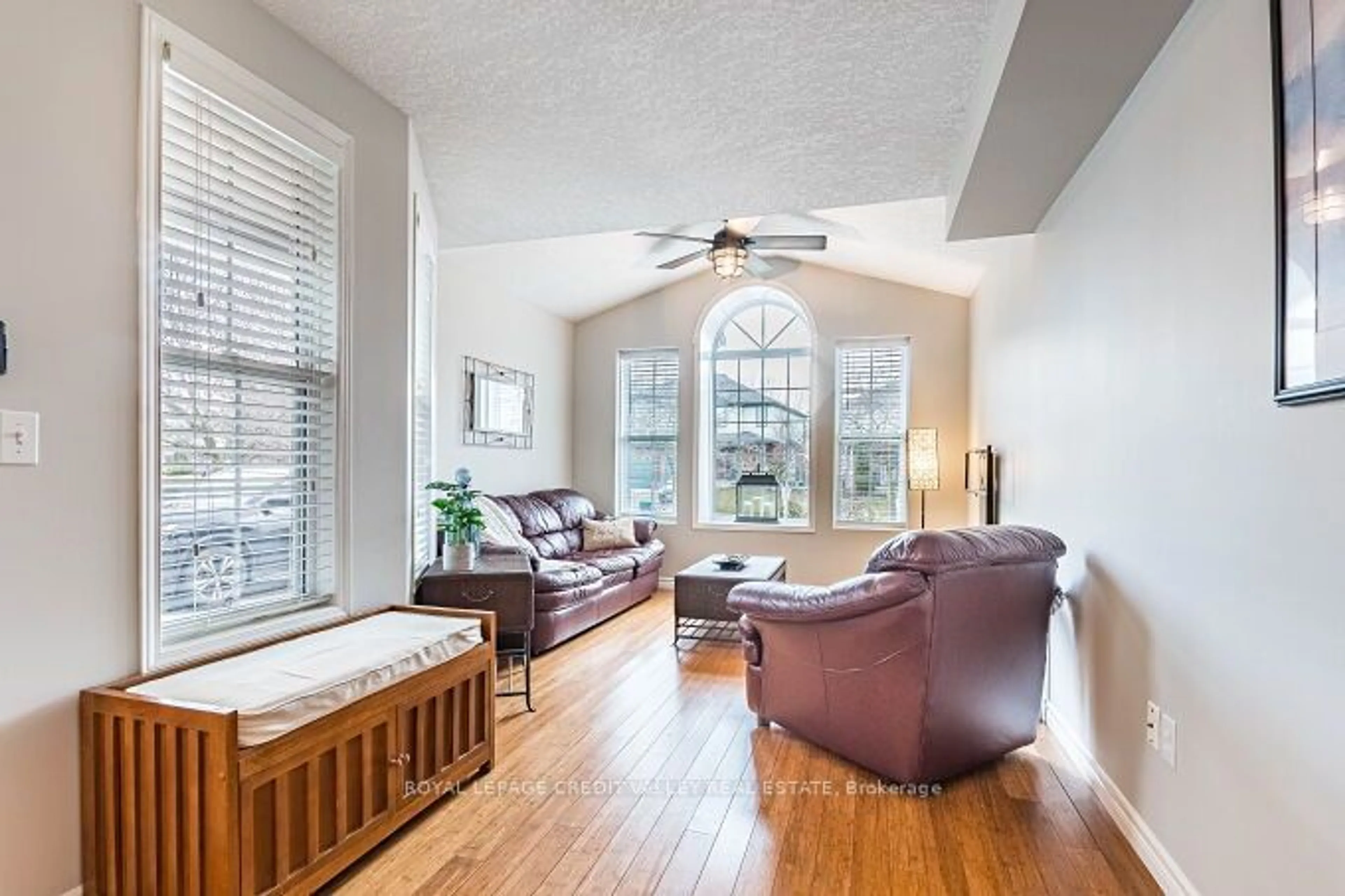 Living room, wood floors for 554 Dansbury Dr, Waterloo Ontario N2K 4E2