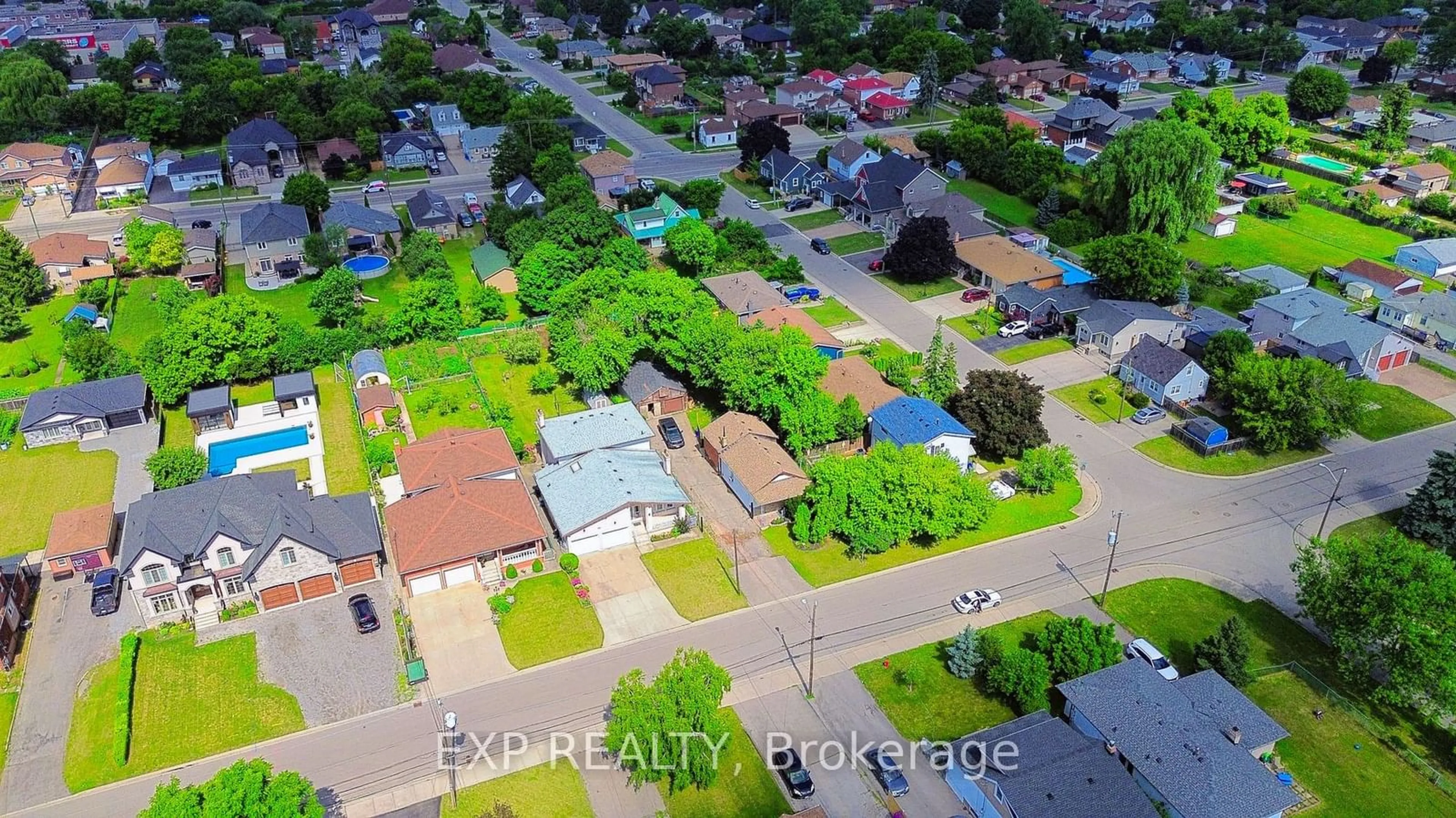 Frontside or backside of a home, the street view for 191 Margaret Ave, Hamilton Ontario L8E 2H6