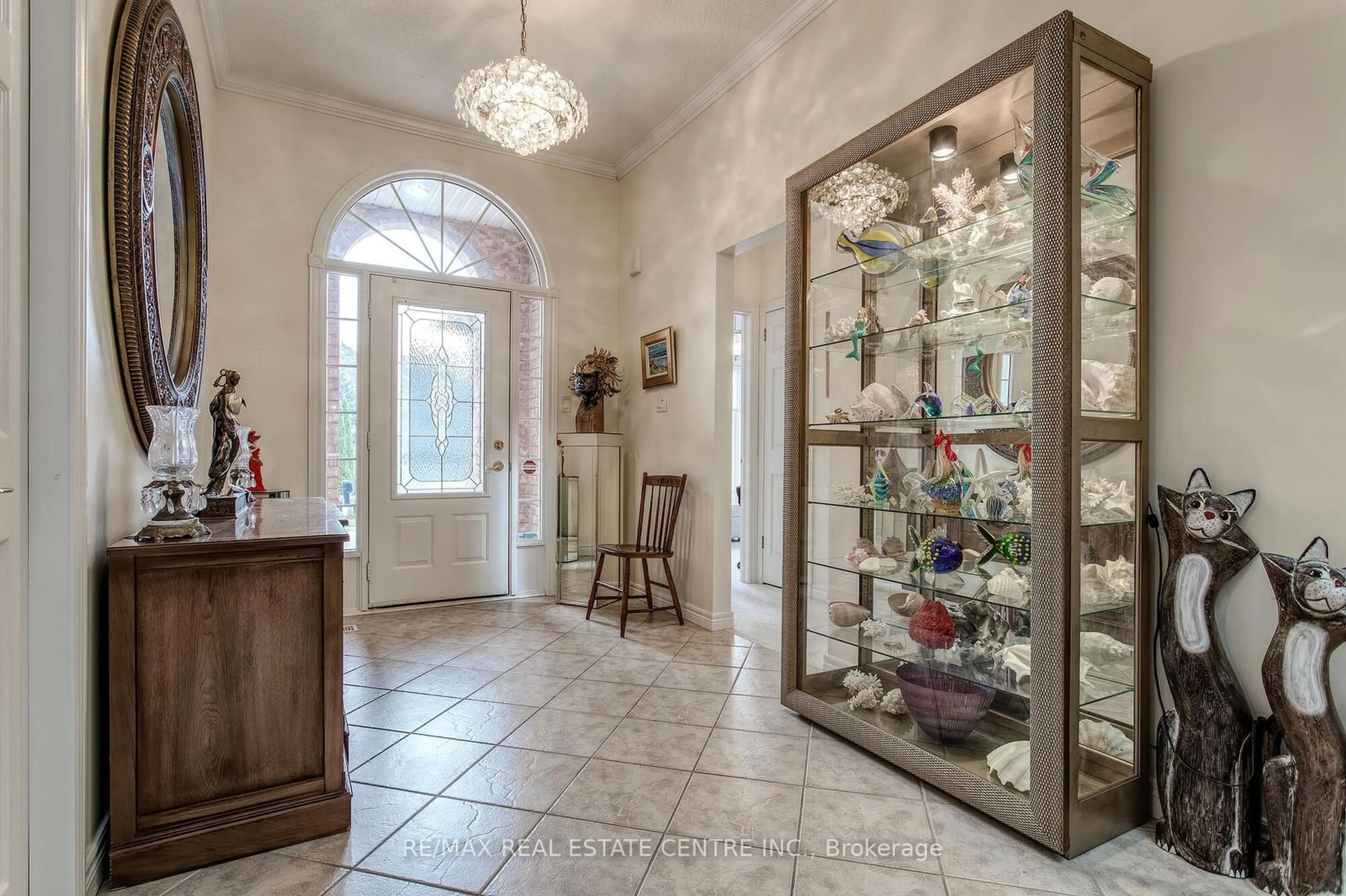 Indoor foyer, ceramic floors for 271 Riverview Pl, Guelph Ontario N1E 7G9