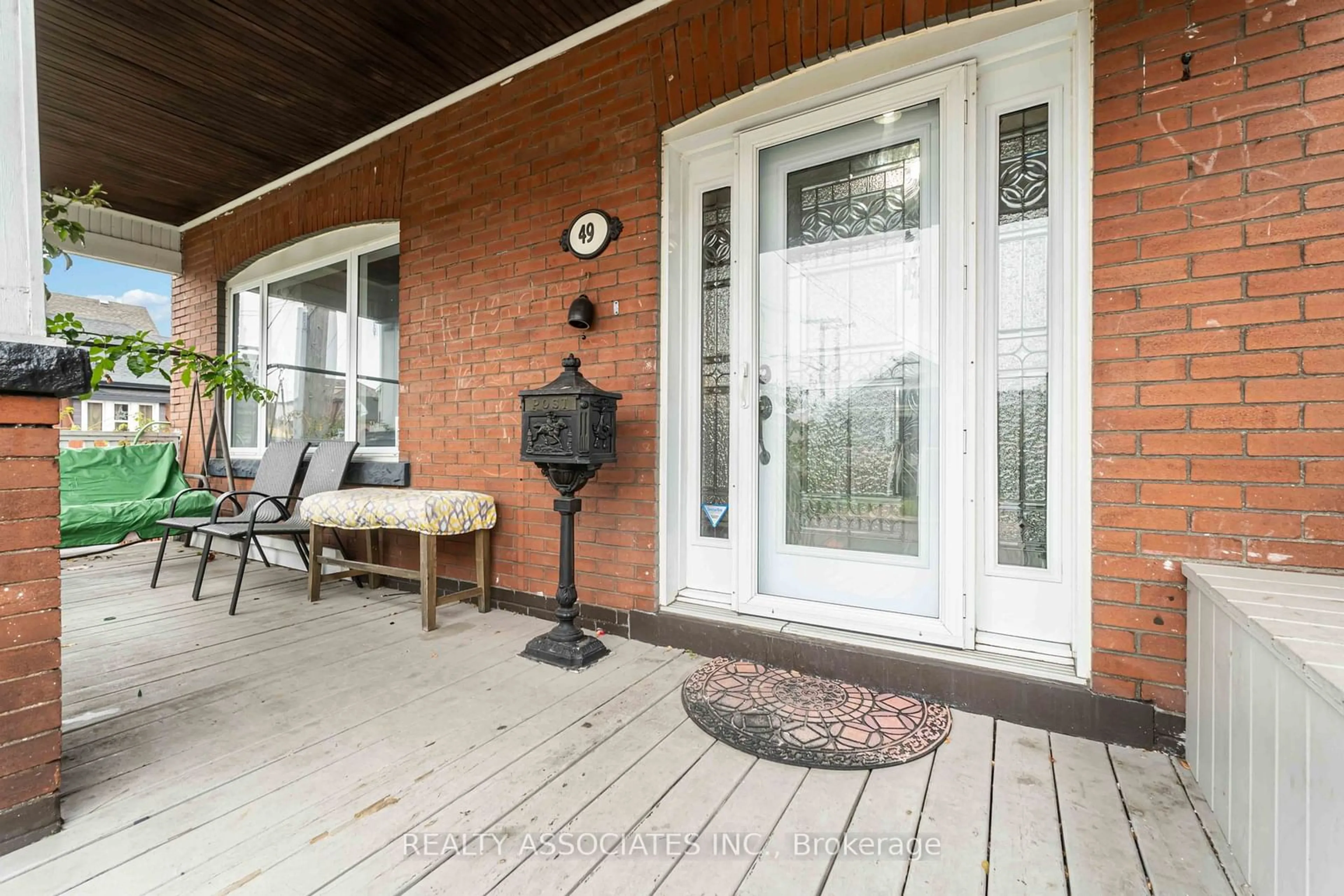 Patio, cottage for 49 Connaught Ave, Hamilton Ontario L8L 6Y9