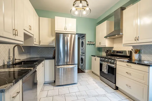 Additional property image - 166 Catharine St