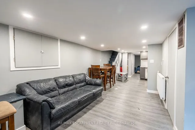 Additional property image - 166 Catharine St