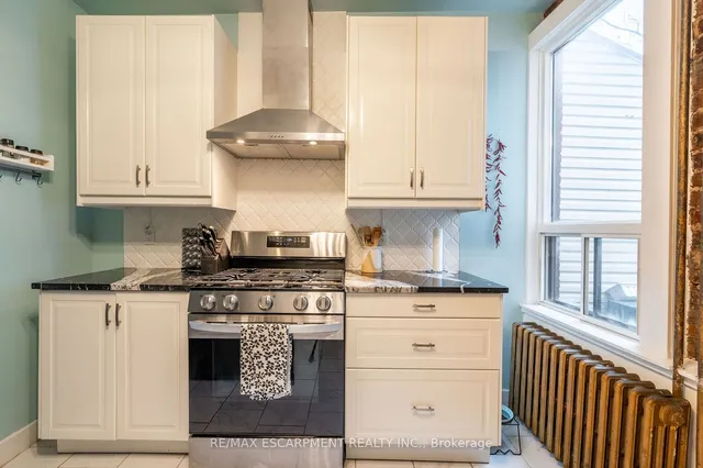 Additional property image - 166 Catharine St