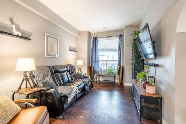 Additional property image - 166 Catharine St