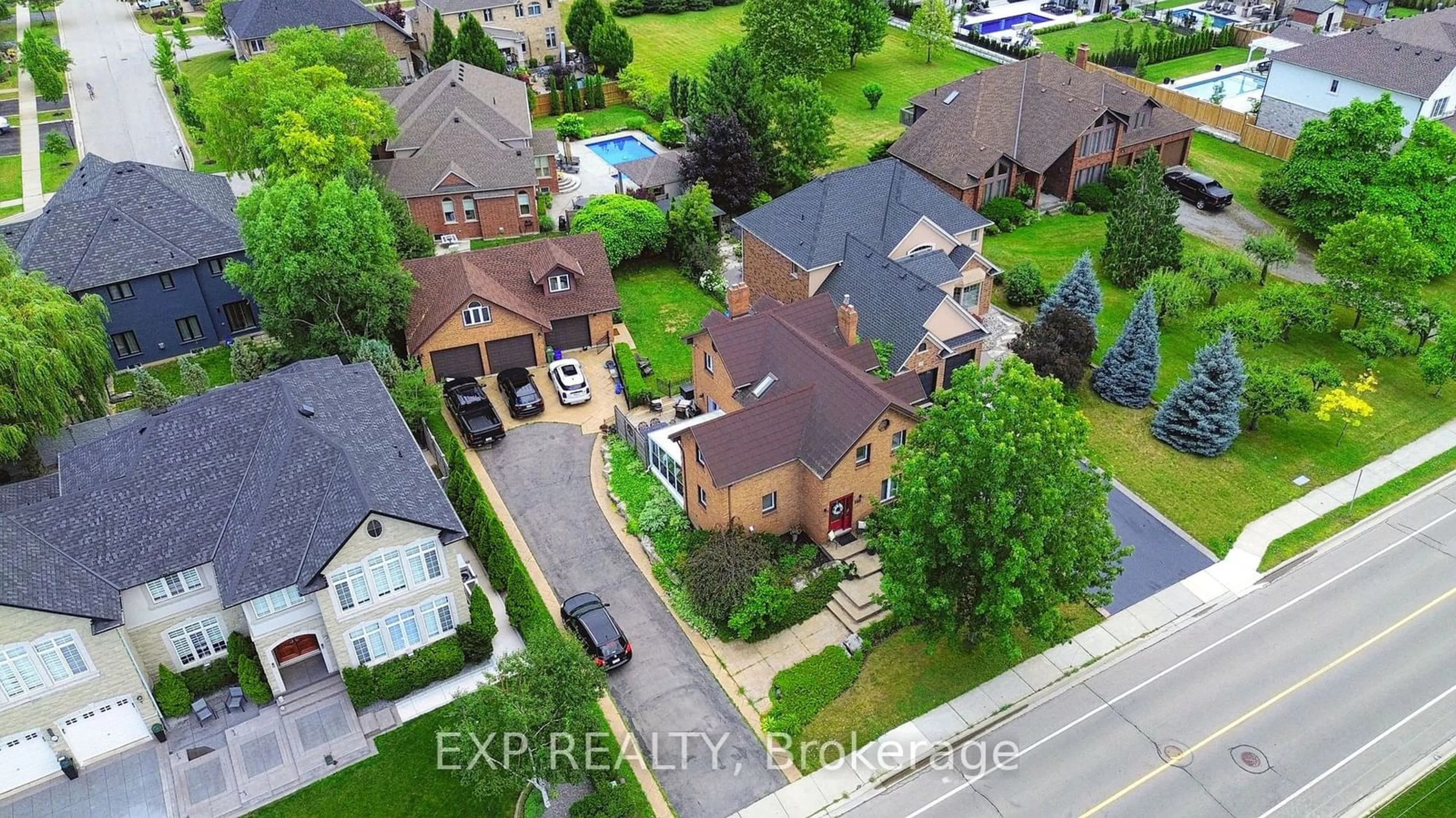 Frontside or backside of a home, the street view for 580 Fifty Rd, Hamilton Ontario L8E 5T5