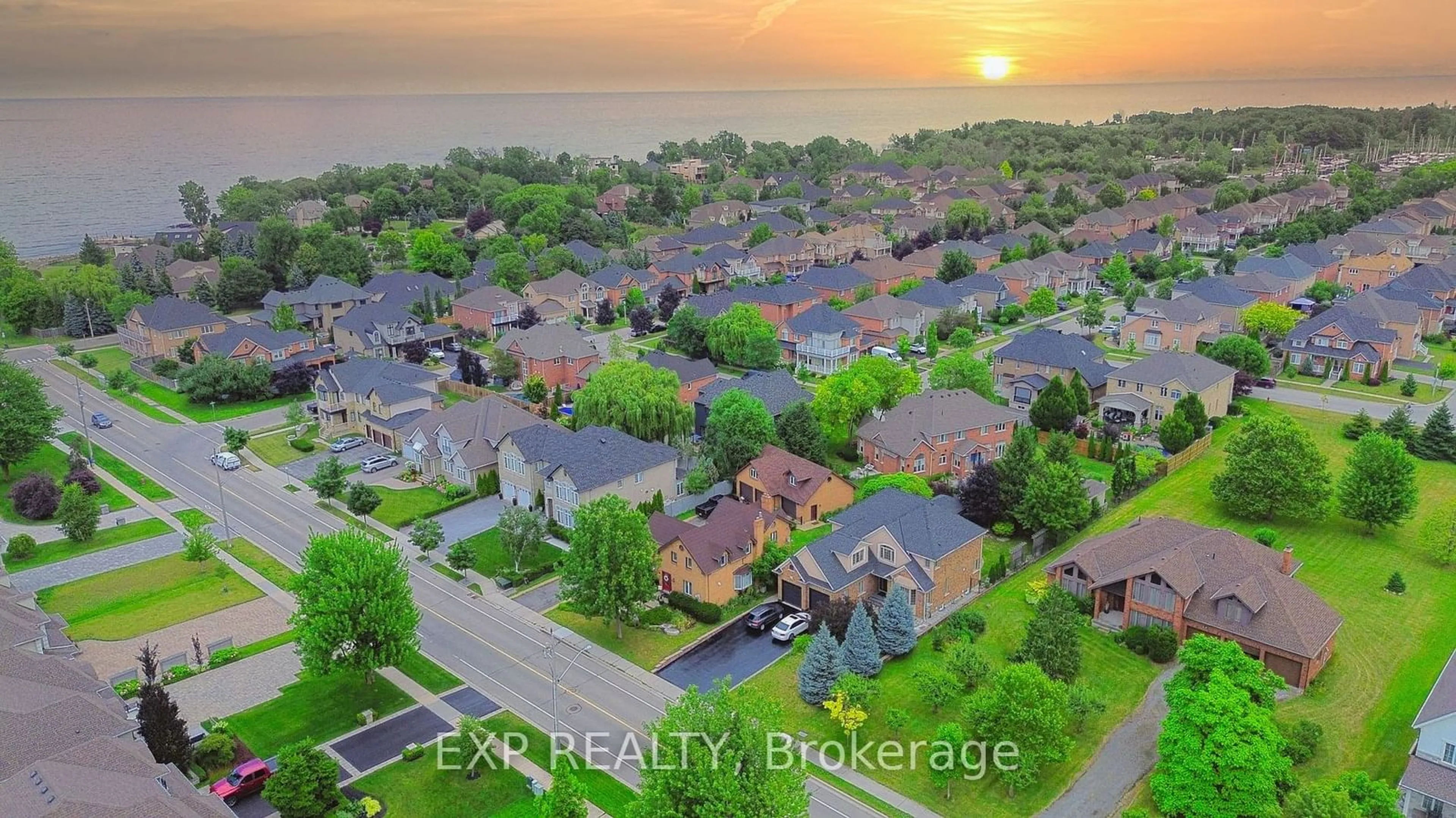 Frontside or backside of a home, the street view for 580 Fifty Rd, Hamilton Ontario L8E 5T5