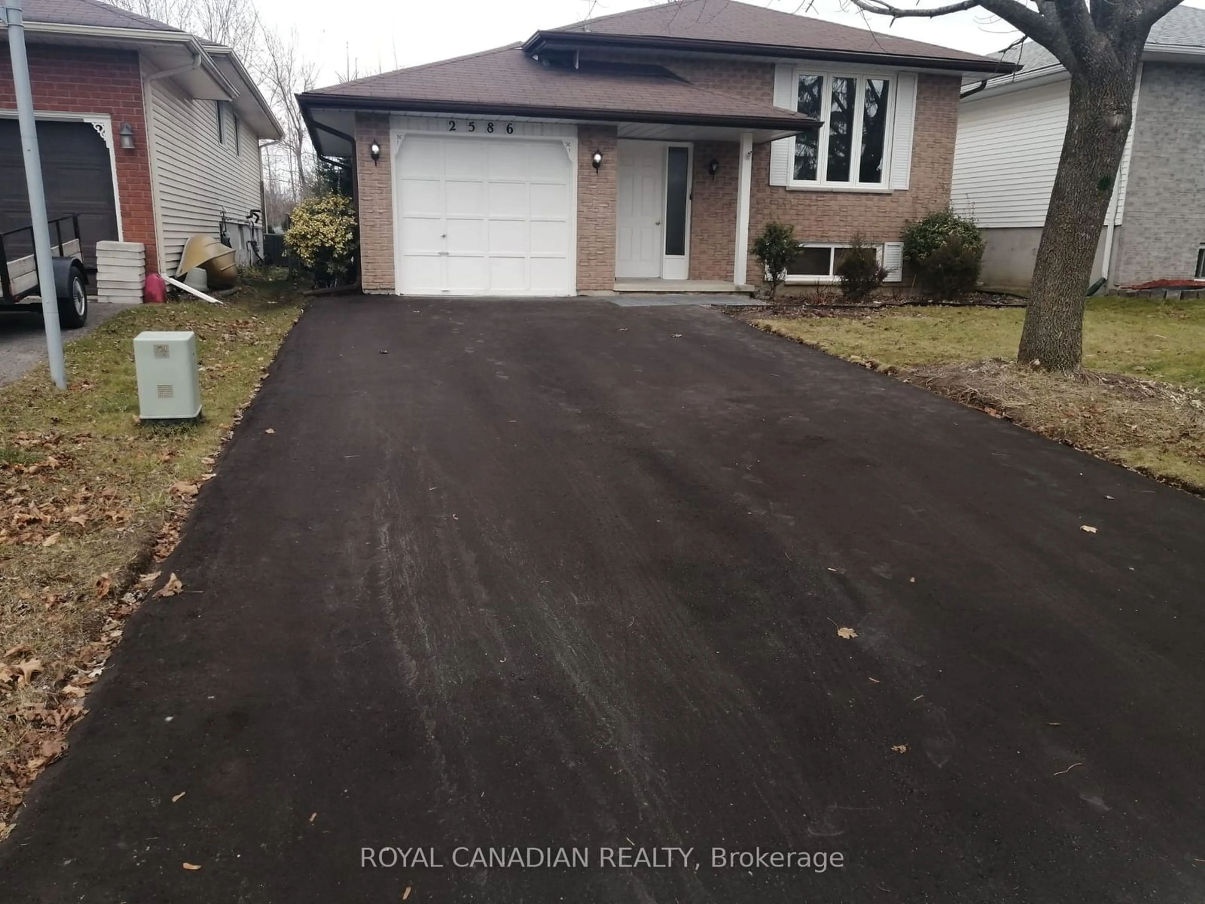 Frontside or backside of a home, the street view for 2586 Foxmeadow Rd, Peterborough Ontario K9L 1X2