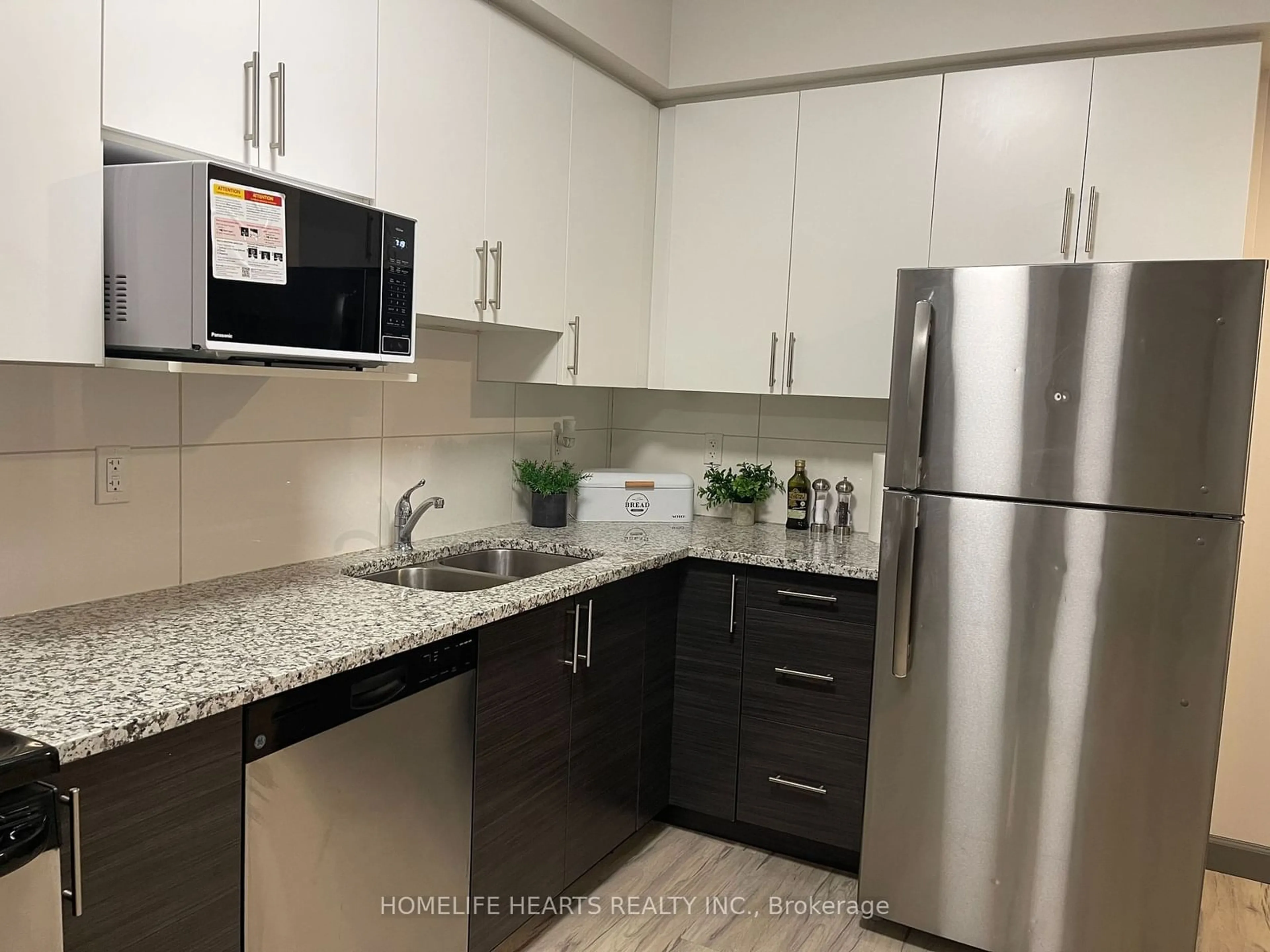 Standard kitchen for 258C Sunview St #367, Waterloo Ontario N2L 0H8