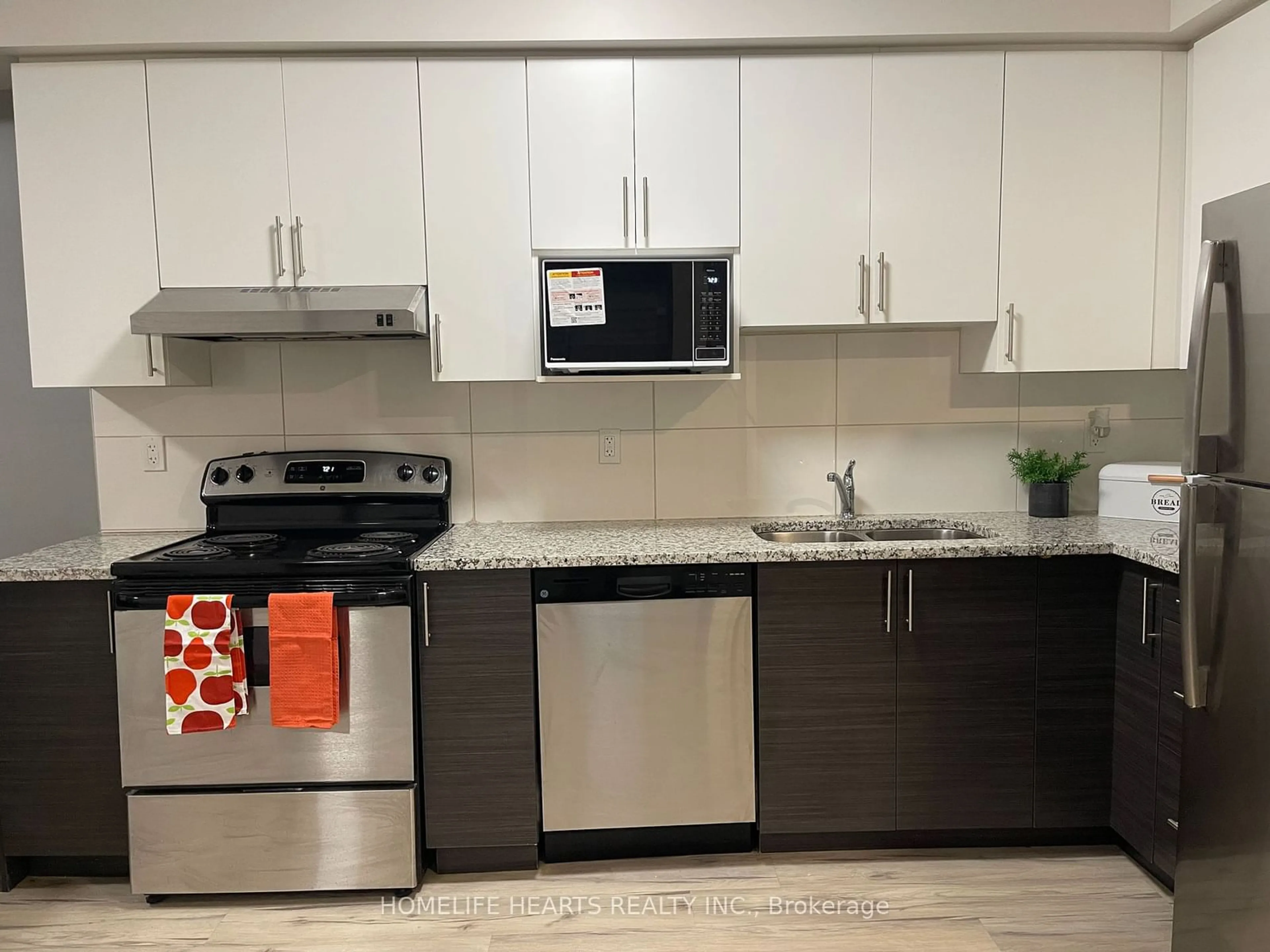 Standard kitchen for 258C Sunview St #367, Waterloo Ontario N2L 0H8